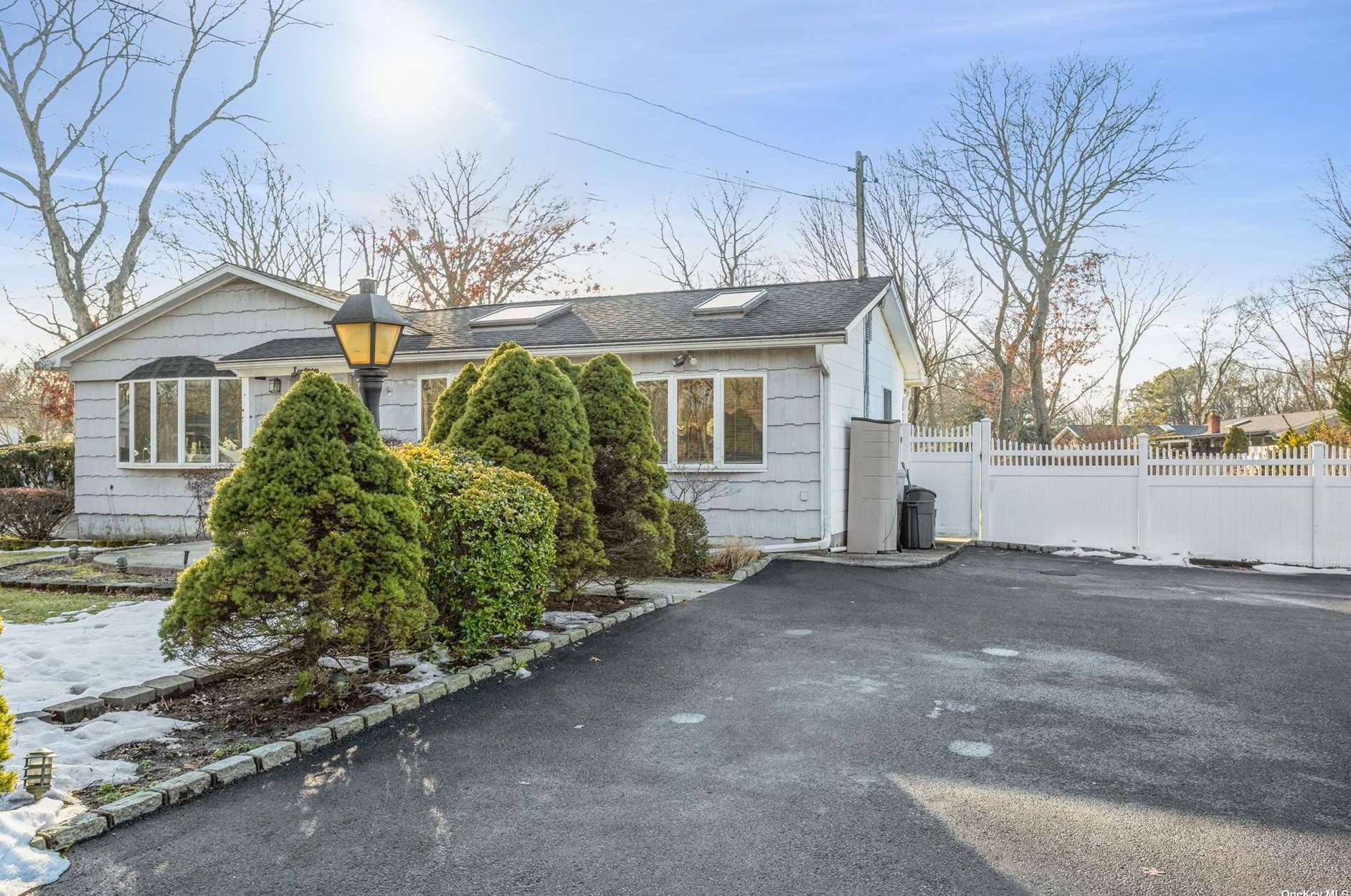 16 California Ave, Gordon Heights, NY 11763-2512