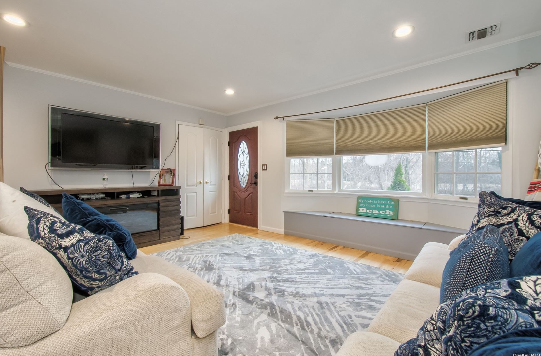 512 Pat Dr, West Islip, NY 11795