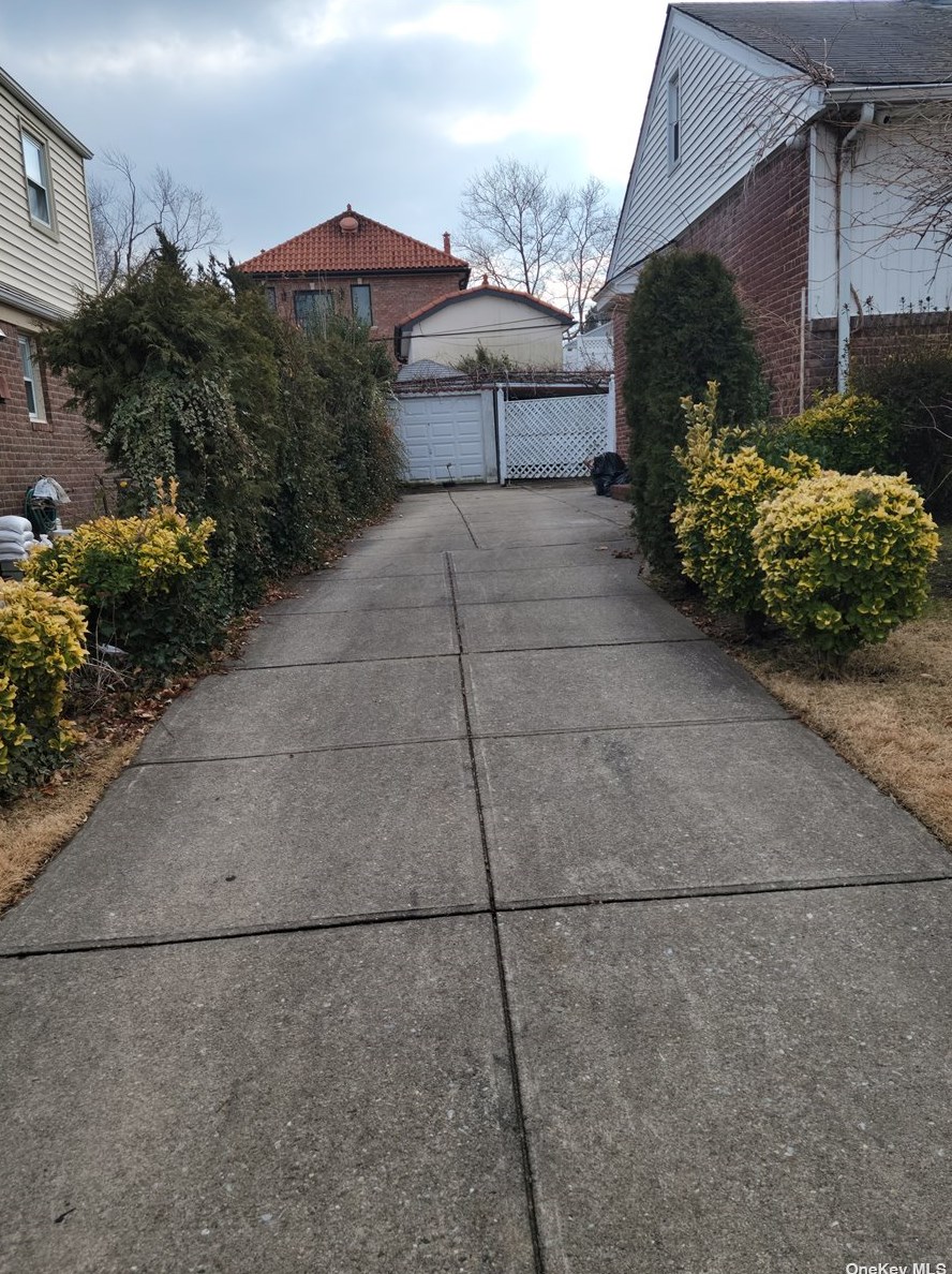154-30 25th Ave, Flushing, NY 11357-7801