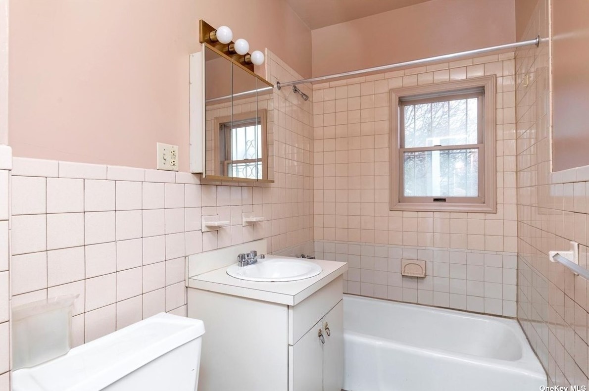 14-21 120th St, Flushing NY exterior