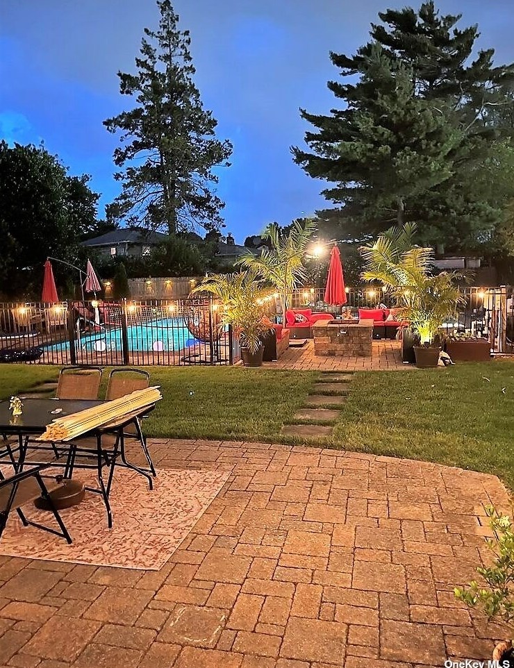 6 Eton Ln, Hicksville, NY 11801-5323