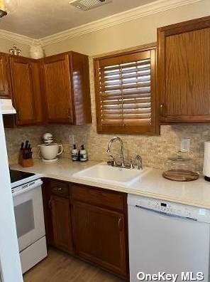 11 Taylor Cmns, Yaphank, NY 11980-2037