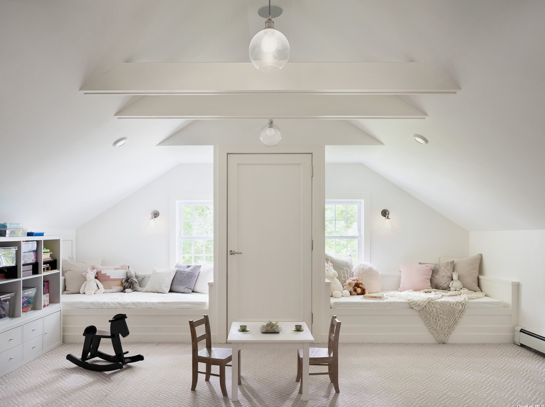 12 Overlook Dr, Port Washington NY  11050-2728 exterior