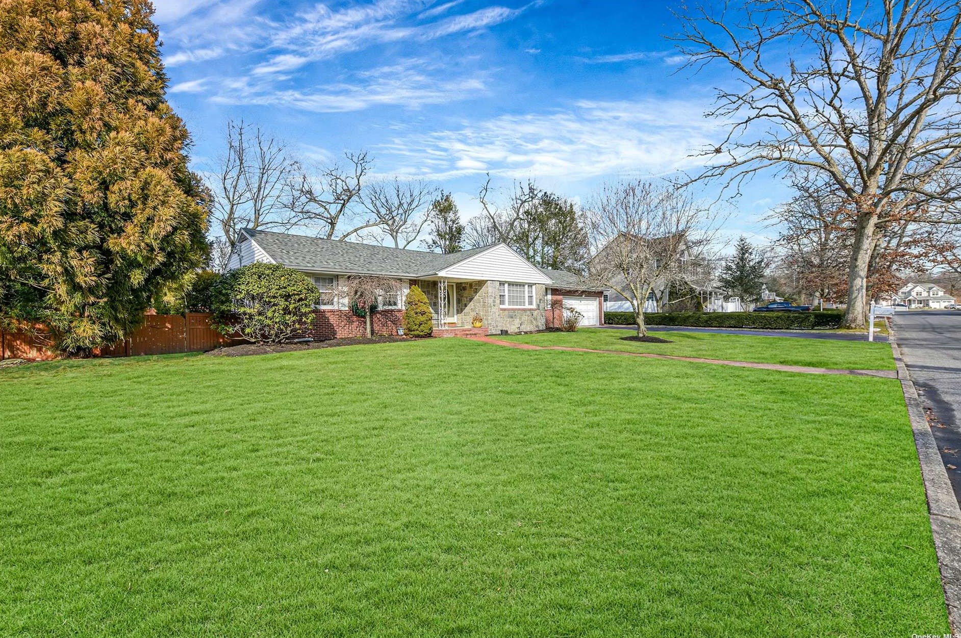 59 Broadway, Smithtown, NY 11787-4616