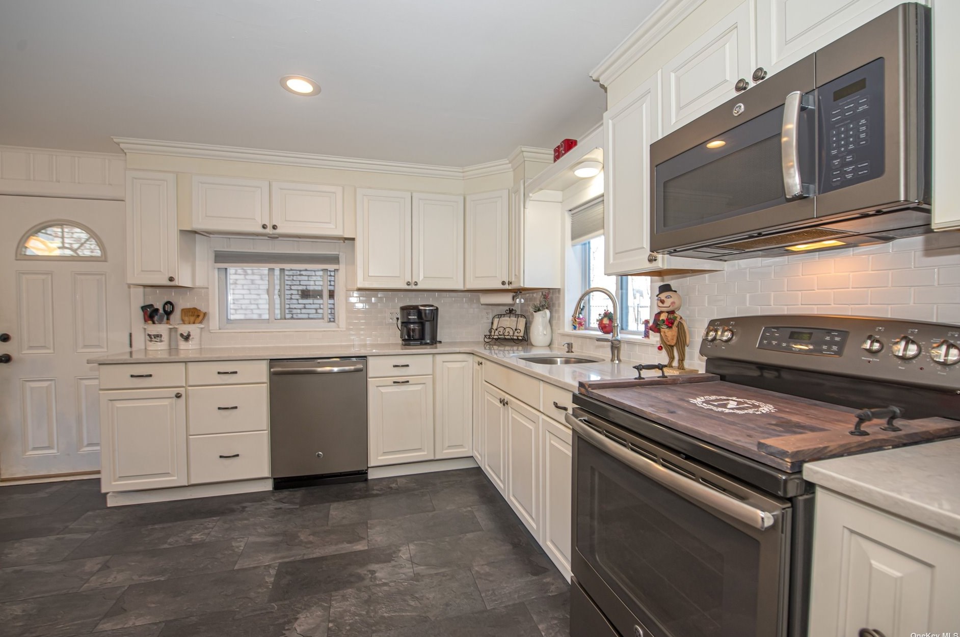830 Montauk Ave, Islip Terrace, NY 11752