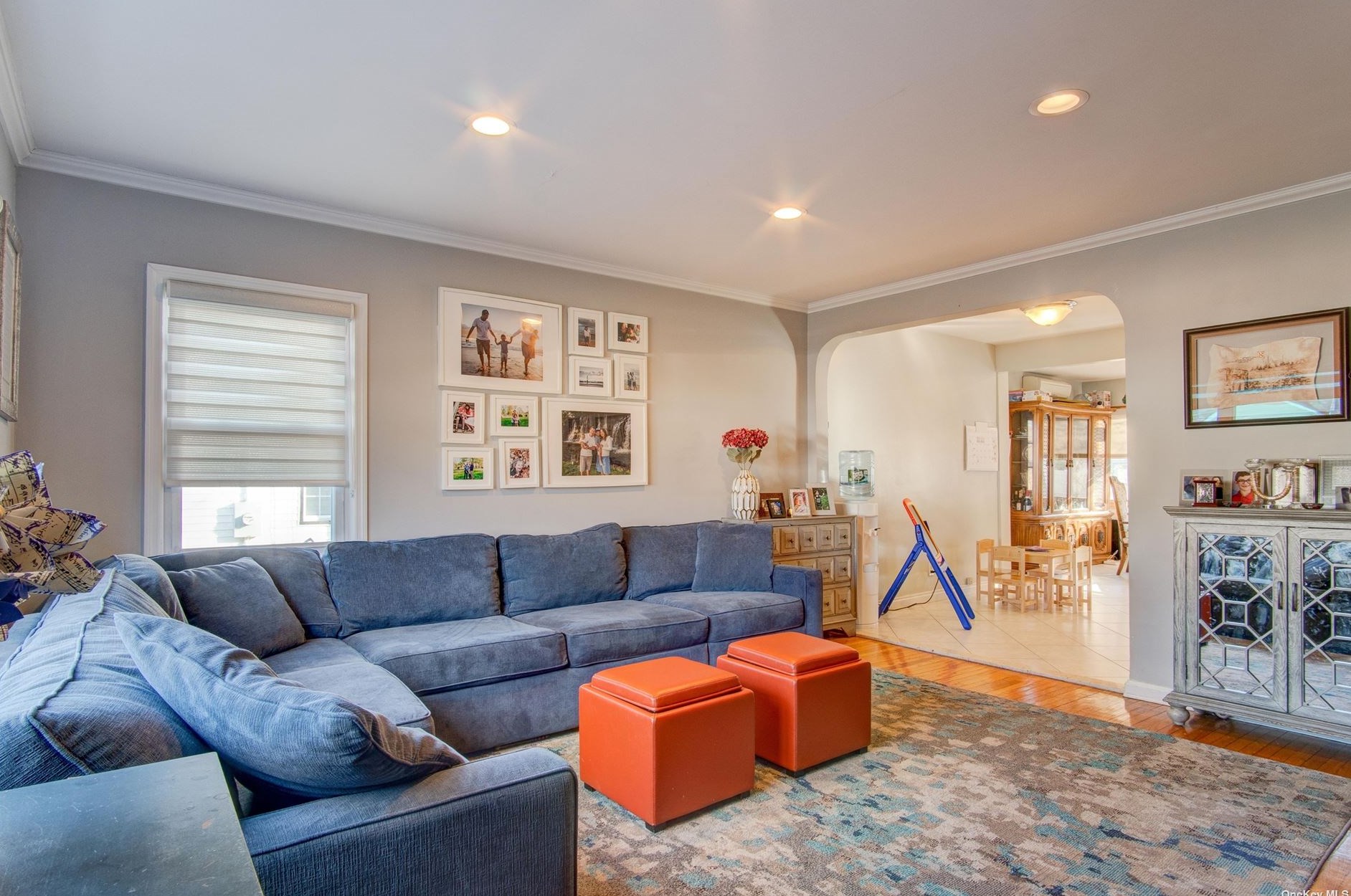 324 Walton St, Hempstead, NY 11552-3033