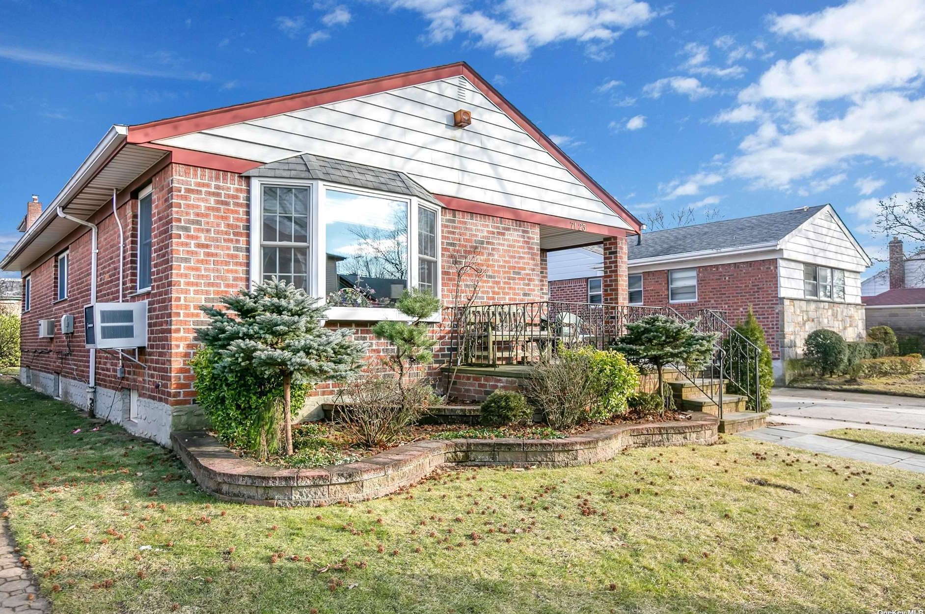 71-23 172nd St, Flushing, NY 11365-1137