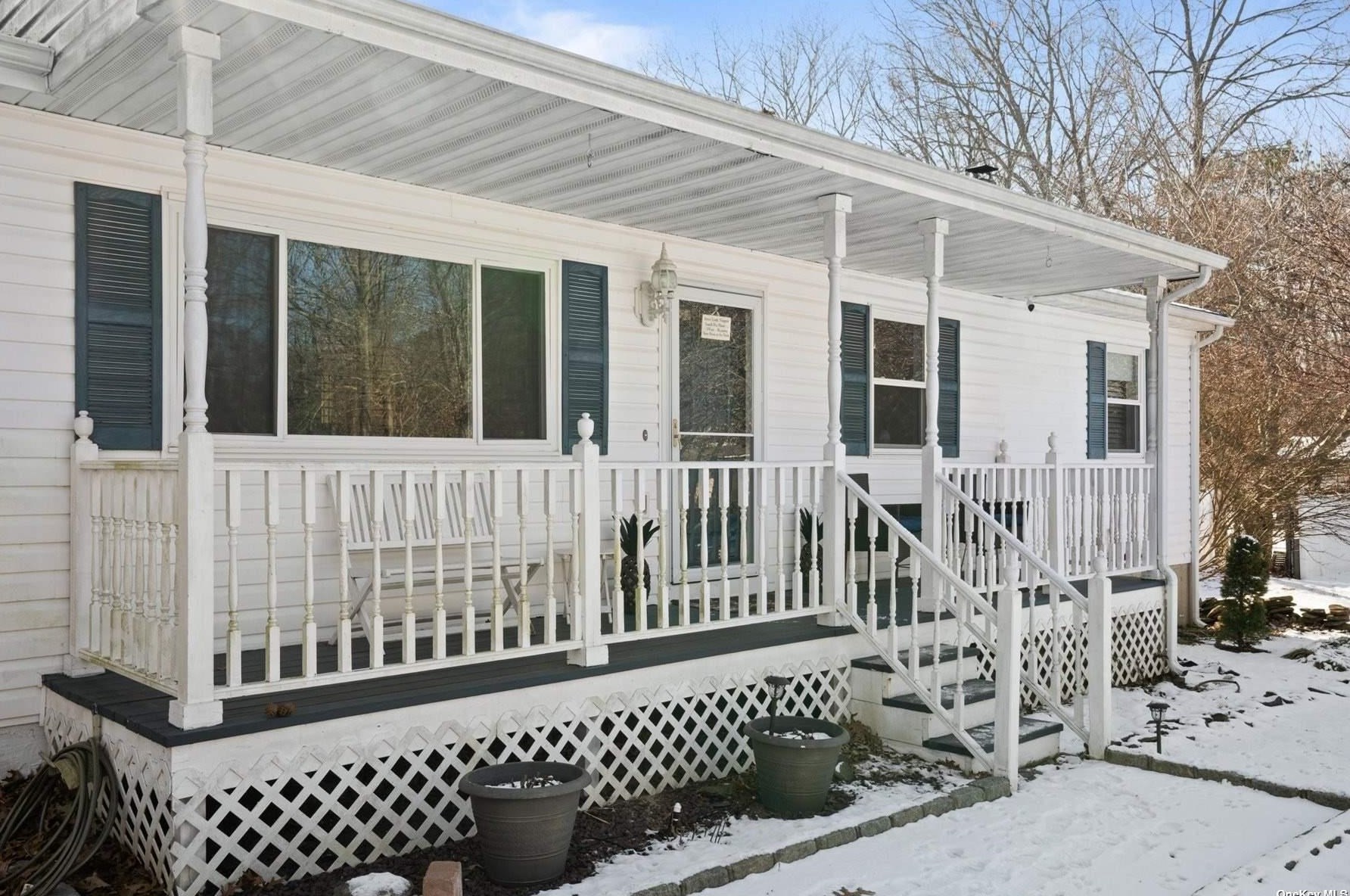 8 Vega Dr, Shoreham, NY 11786