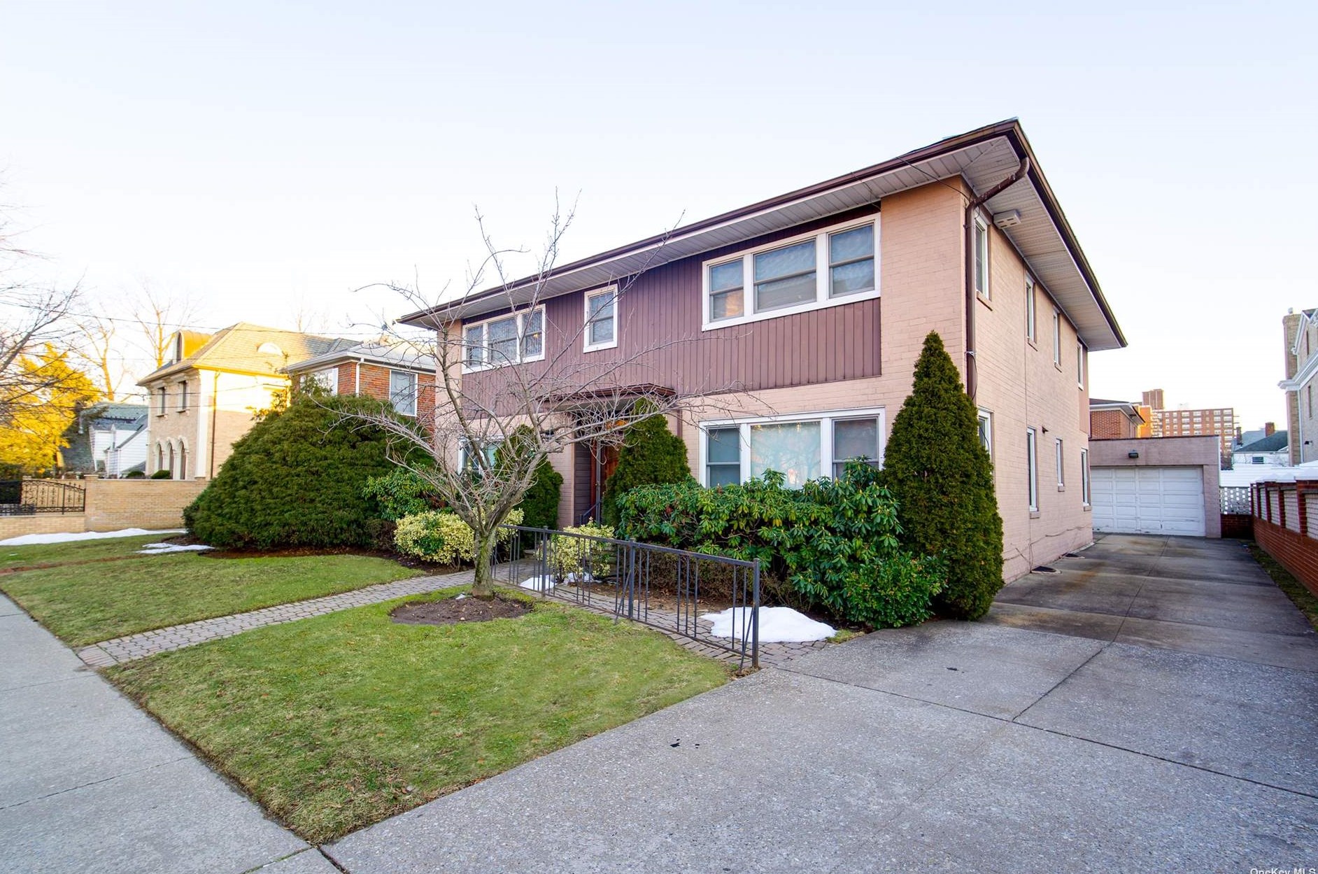 108-38 69th Ave, Flushing, NY 11375-5038
