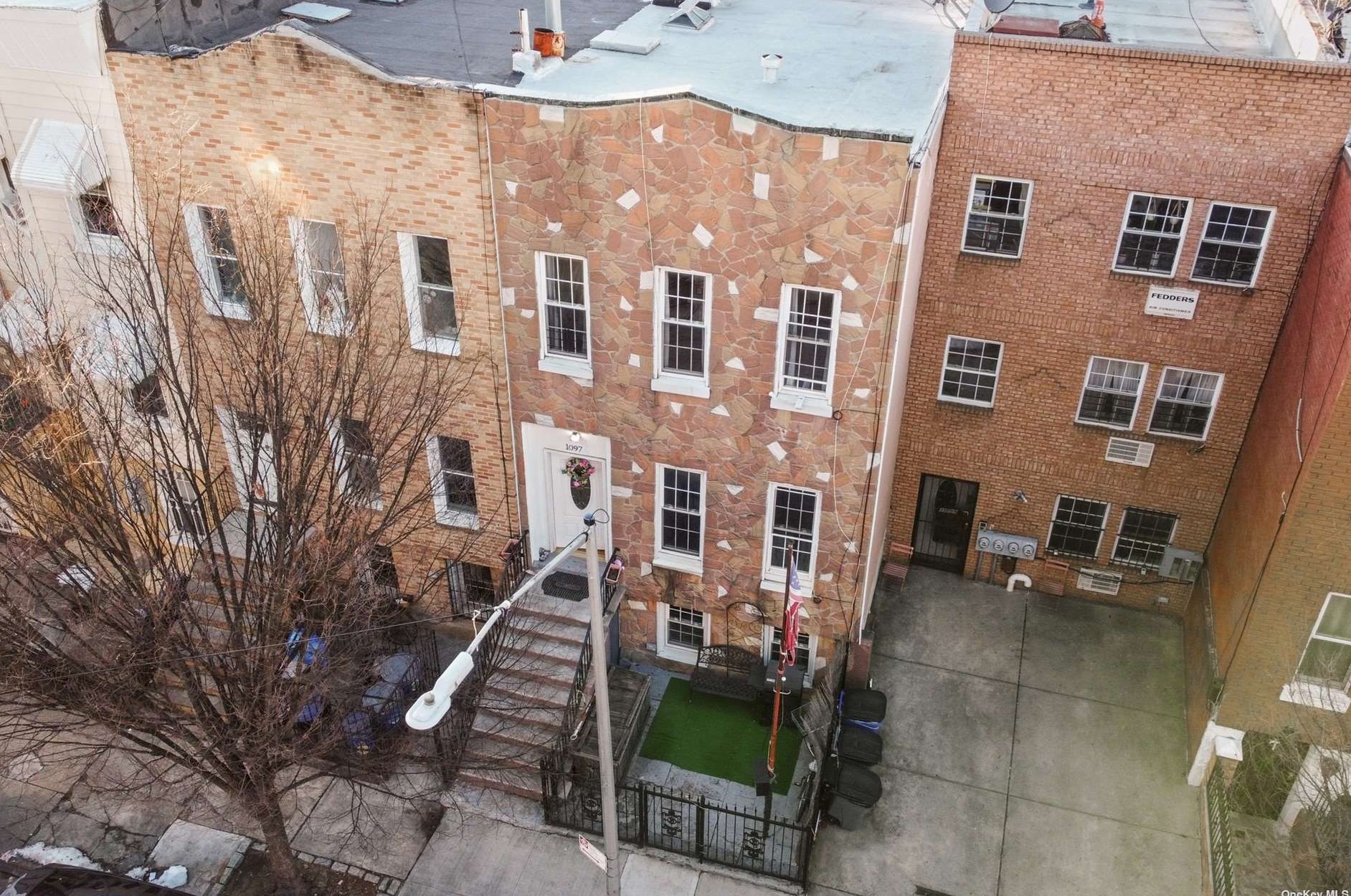 1097 Madison St, Brooklyn, NY 11221-4906