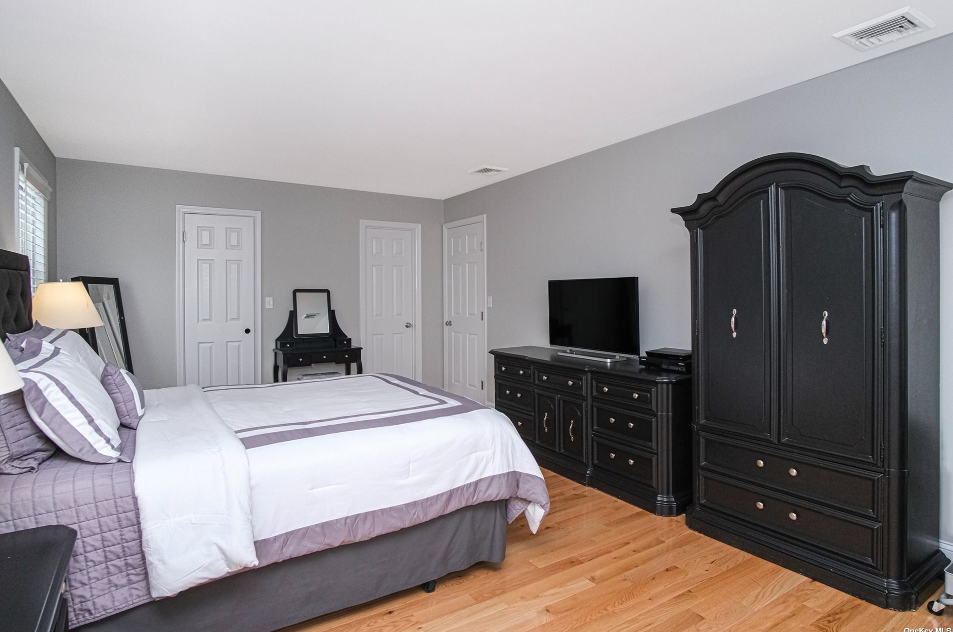 421 Birch Holw Dr, Smith Point NY 11967-1311 exterior