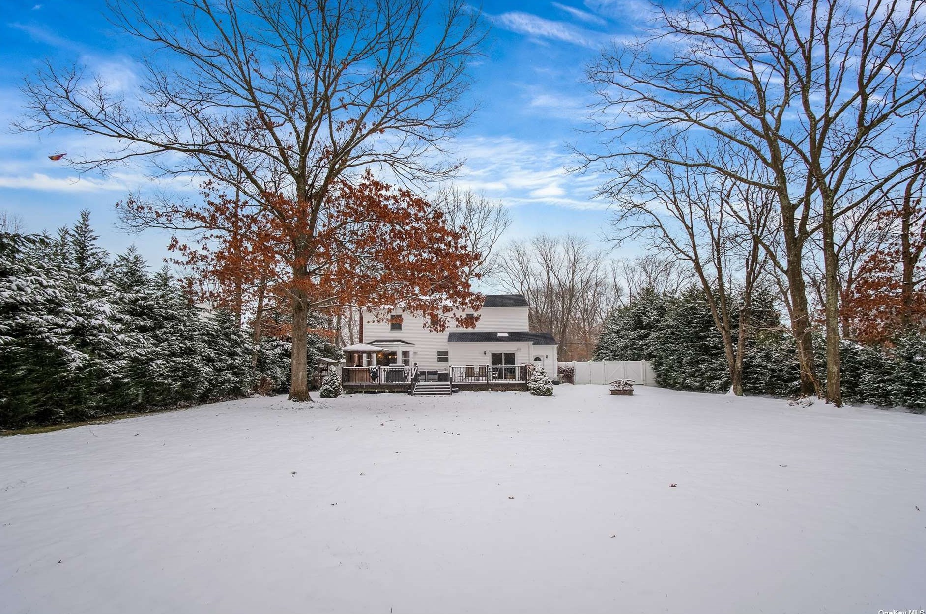 421 Birch Holw Dr, Smith Point NY 11967-1311 exterior