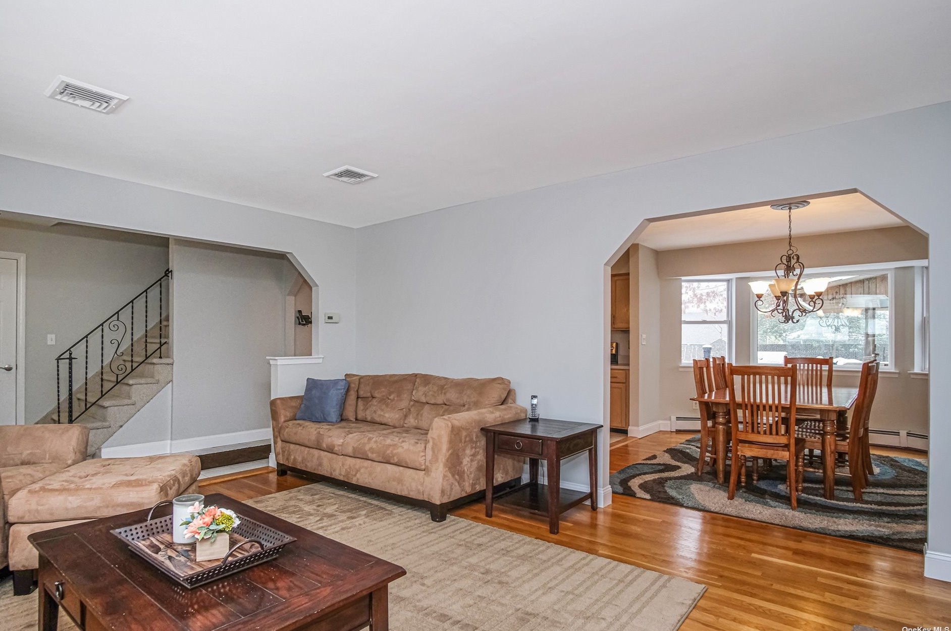 421 Birch Holw Dr, Smith Point NY 11967-1311 exterior