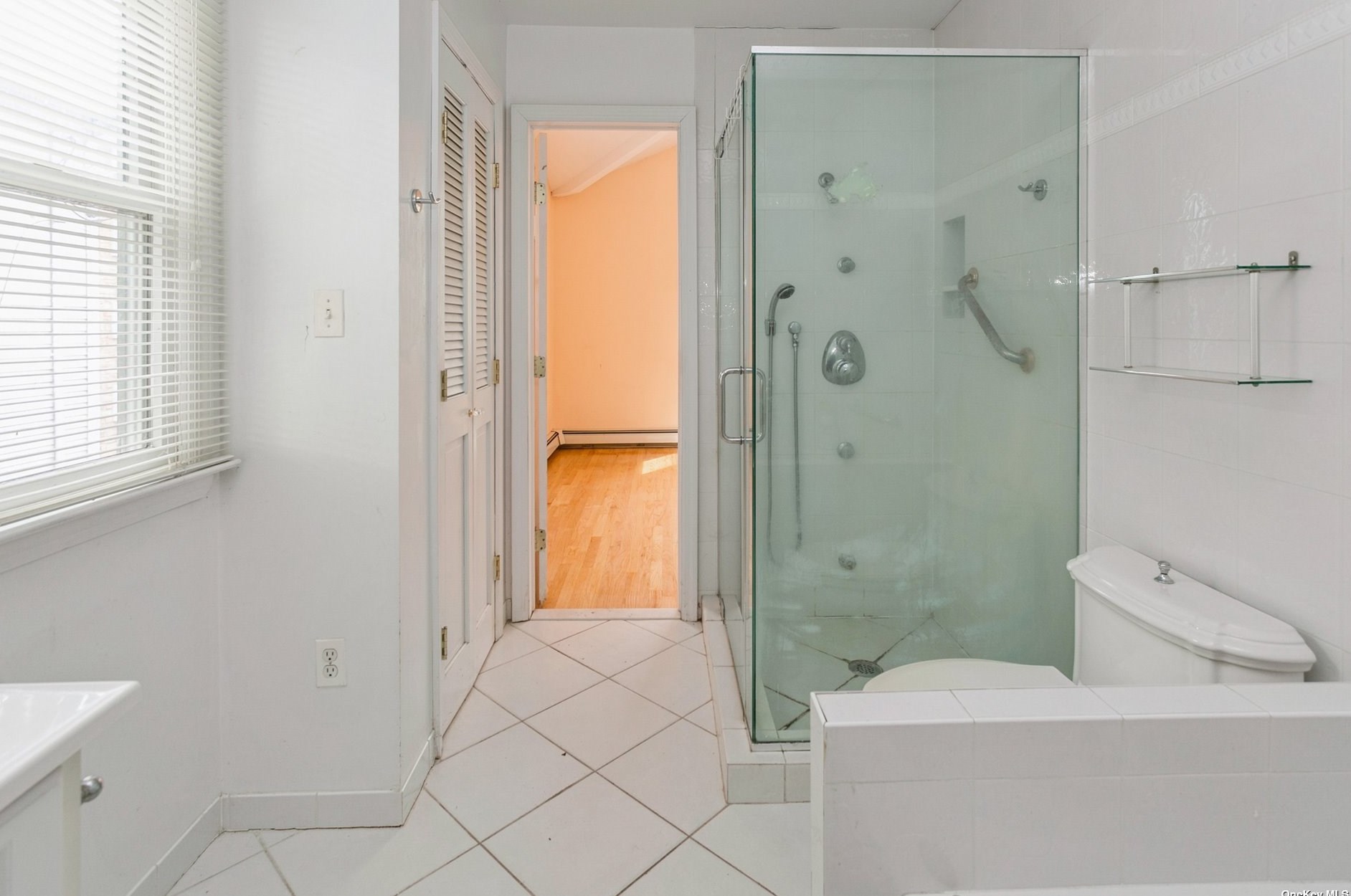 206 Woodbine Ave, North Merrick NY 11566-3130 exterior