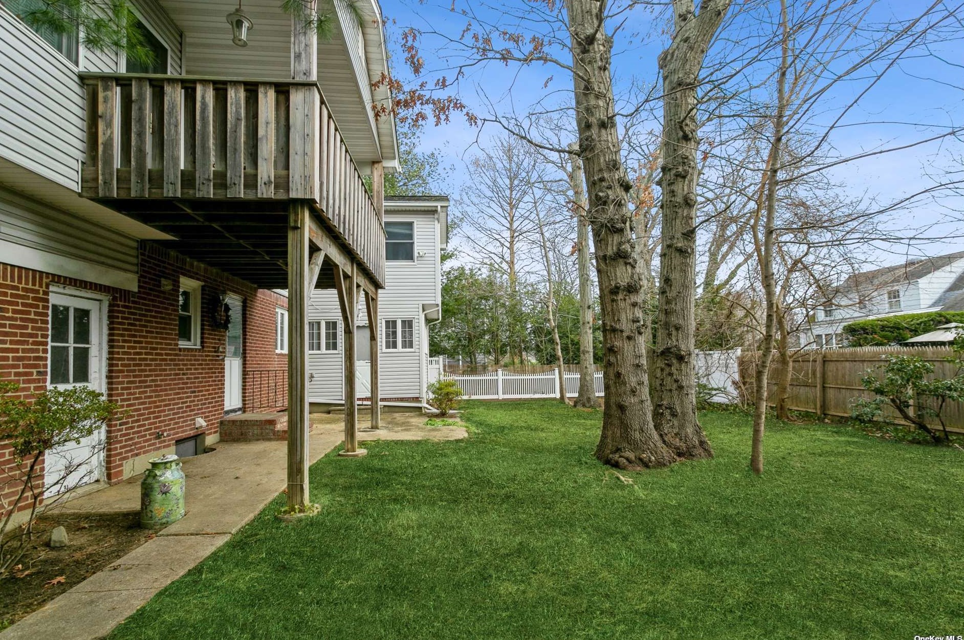 206 Woodbine Ave, North Merrick NY 11566-3130 exterior