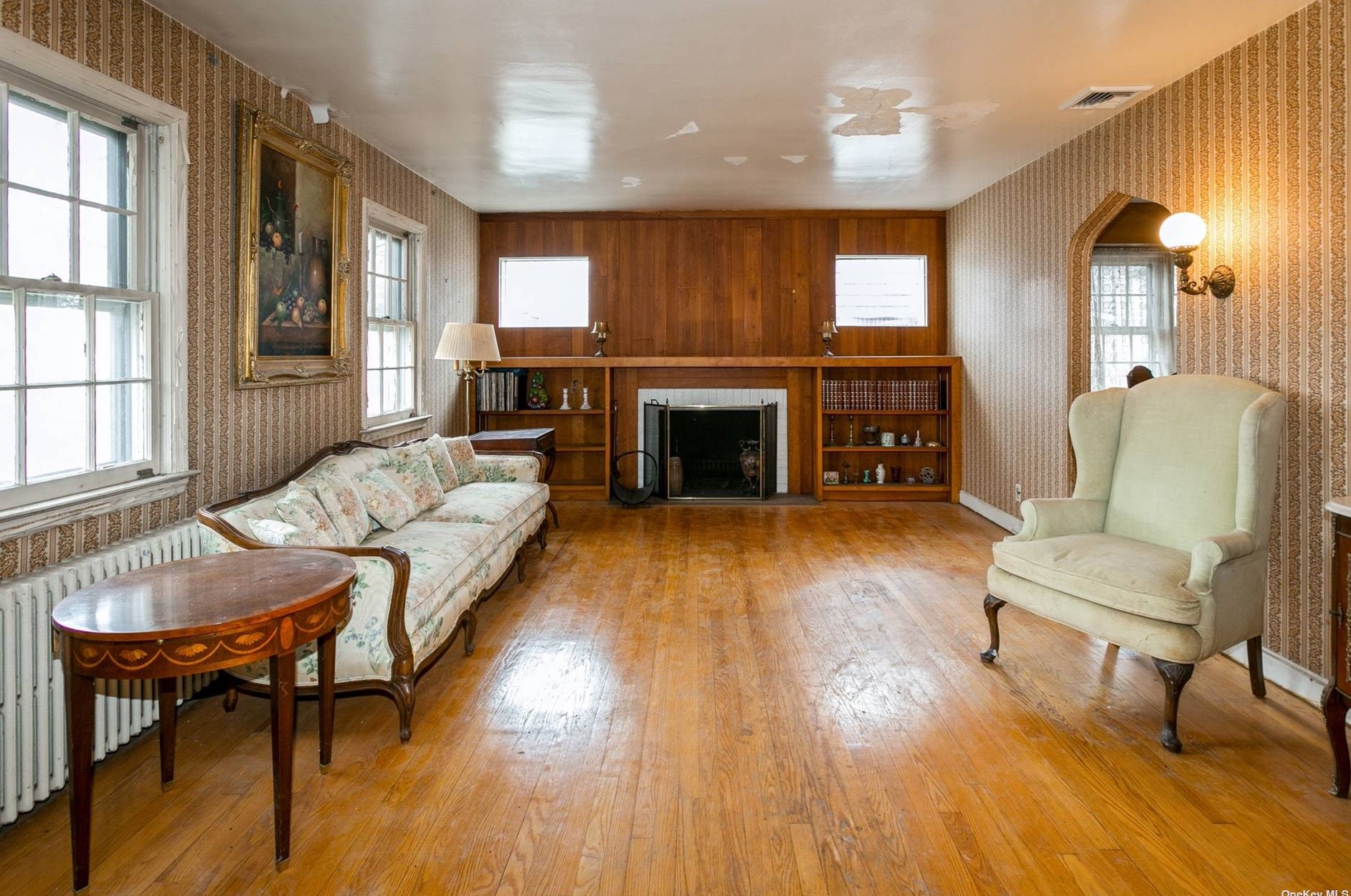 206 Woodbine Ave, North Merrick, NY 11566-3247