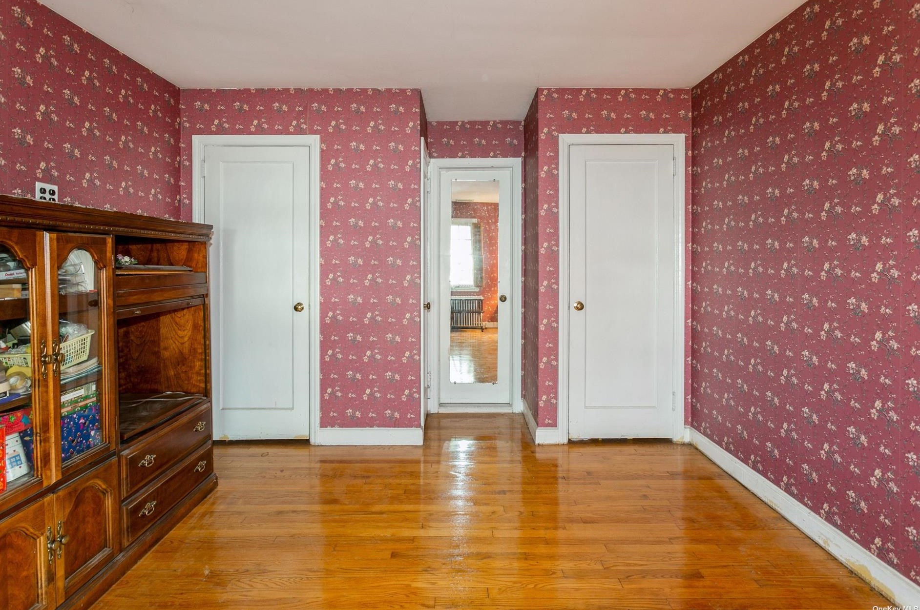 206 Woodbine Ave, North Merrick NY 11566-3130 exterior