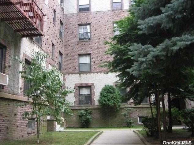 61-40 Saunders St, Flushing, NY