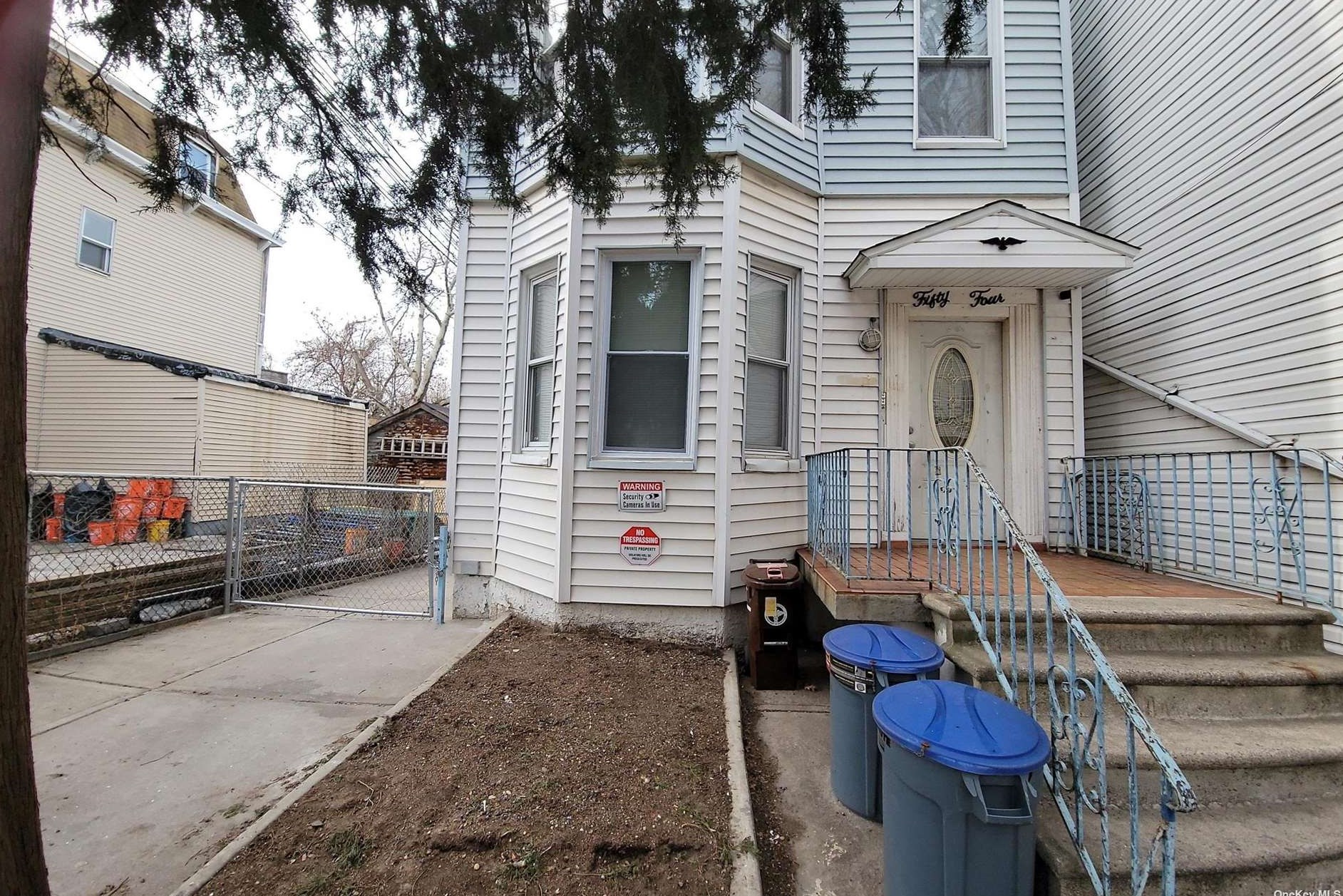 37-54 58th St, Flushing, NY 11377-1218
