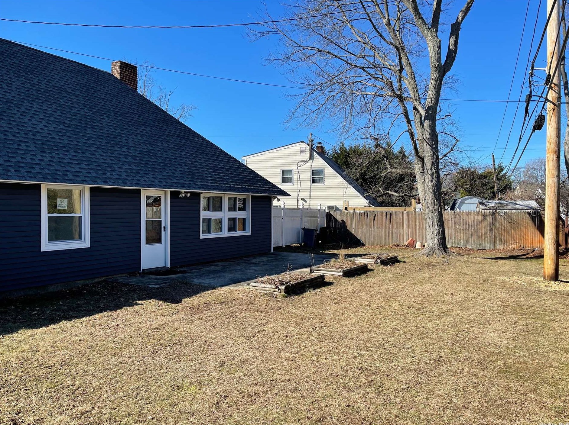105 Meridian Rd, Plainedge, NY 11756-4224