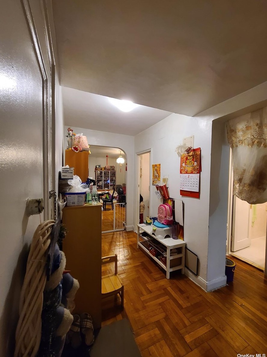82-01 Britton Ave, Flushing, NY 11373-2452