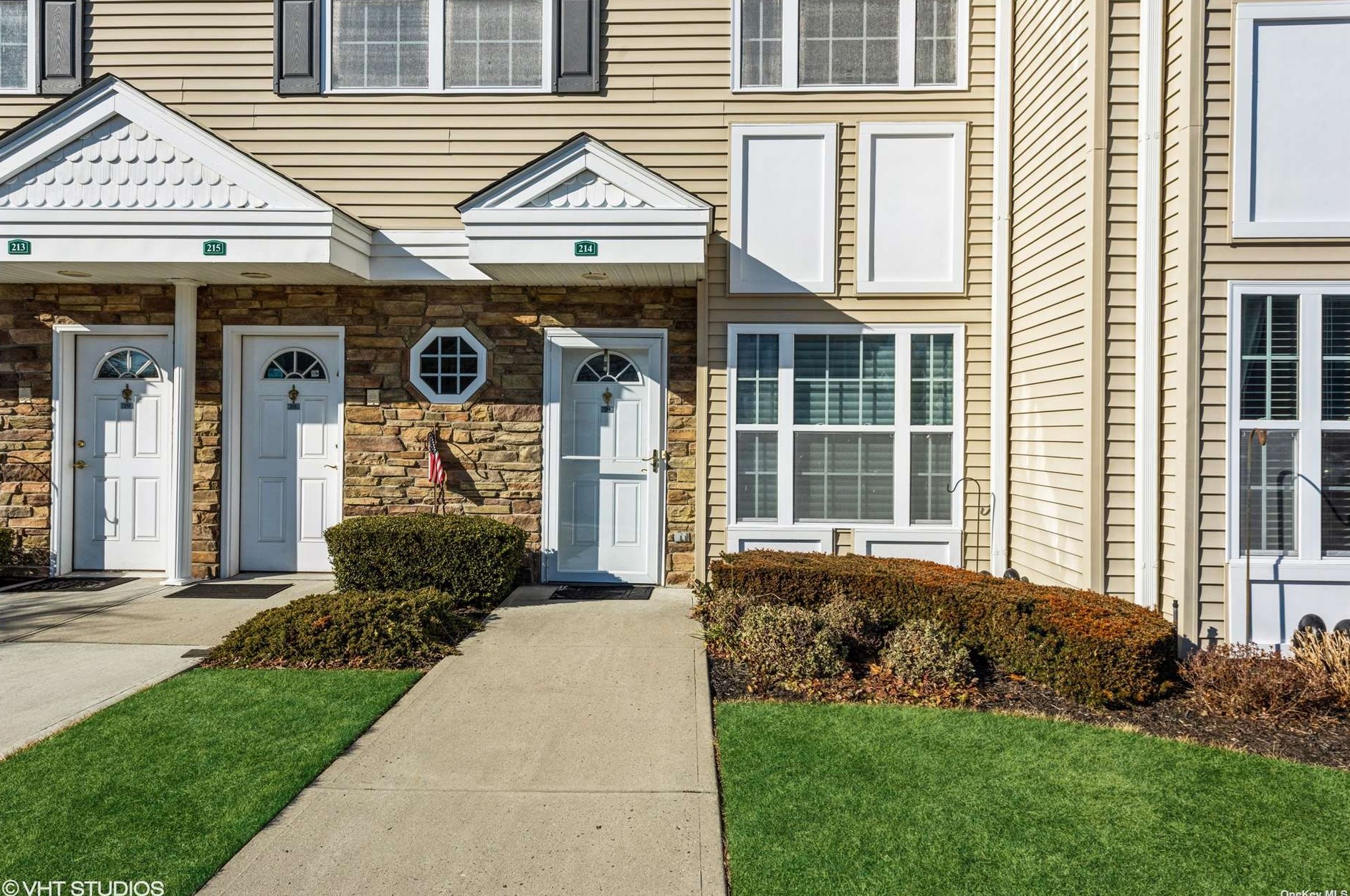 214 Spring Dr, Hempstead, NY 11554-2270