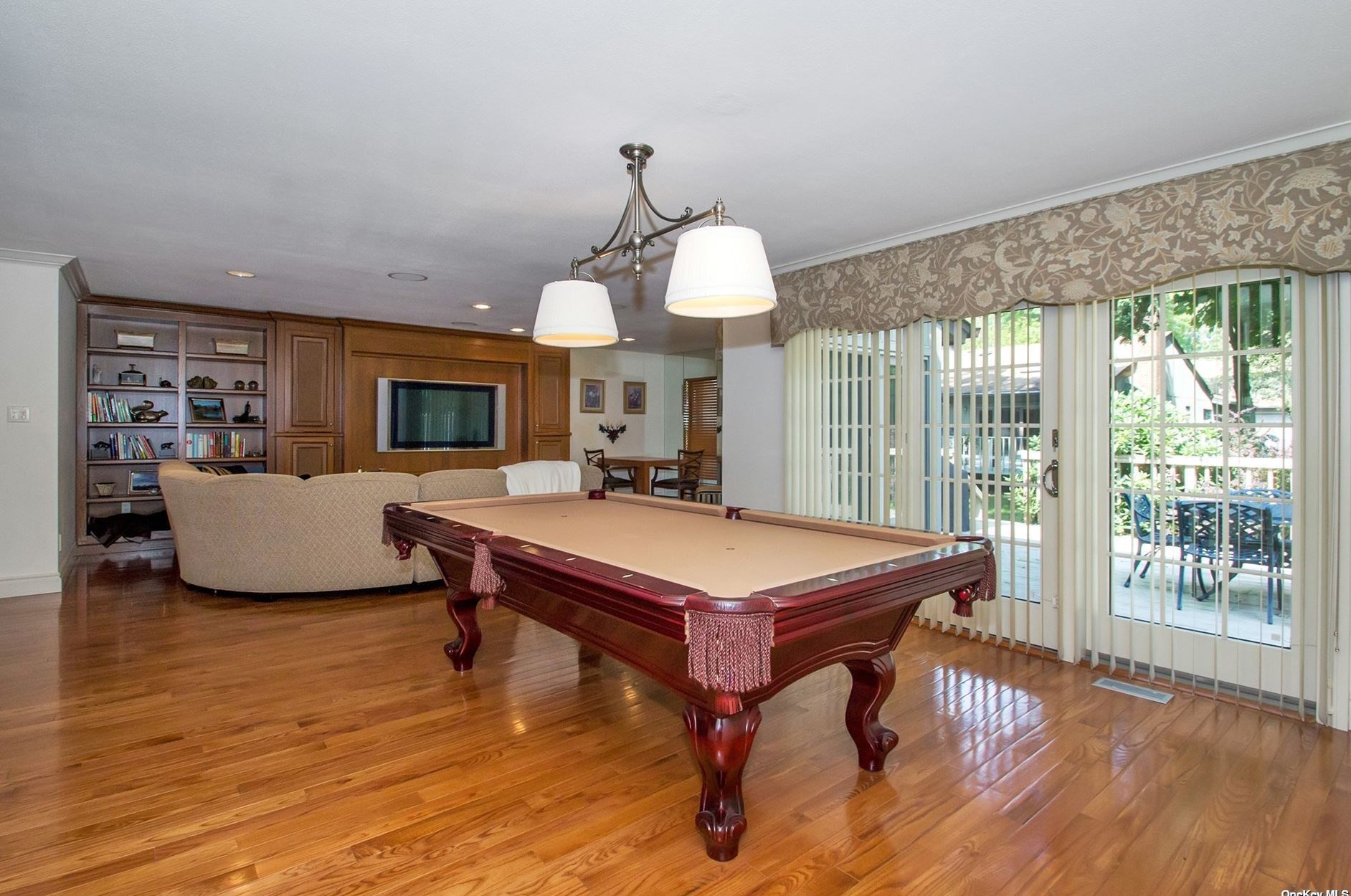305 Vista Dr #305, Muttontown, NY 11753