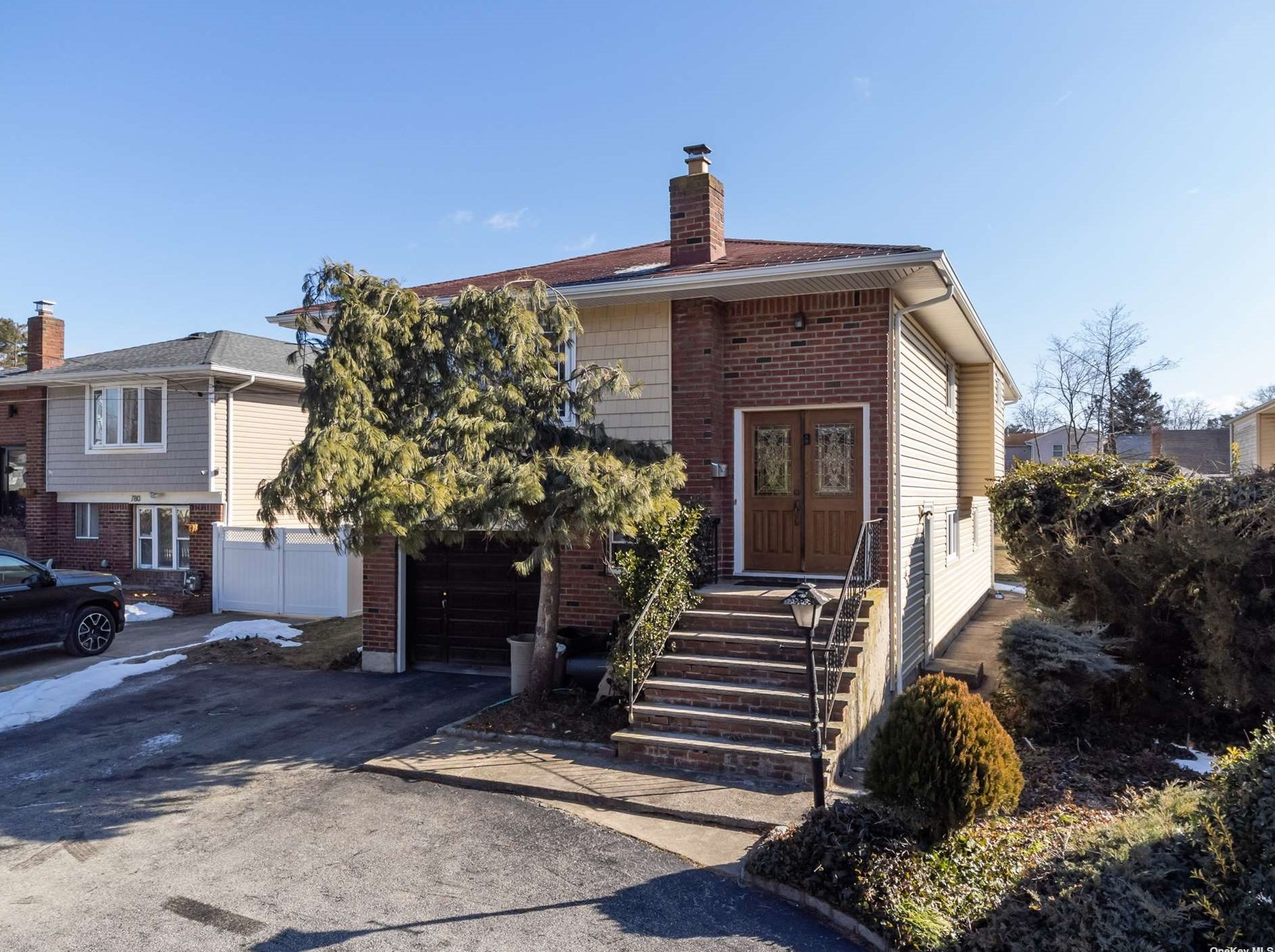 786 Hempstead Ave, Hempstead, NY 11552-3238