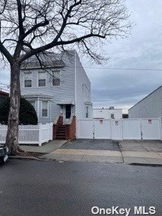 32-23 61st St, Flushing, NY 11377-1223