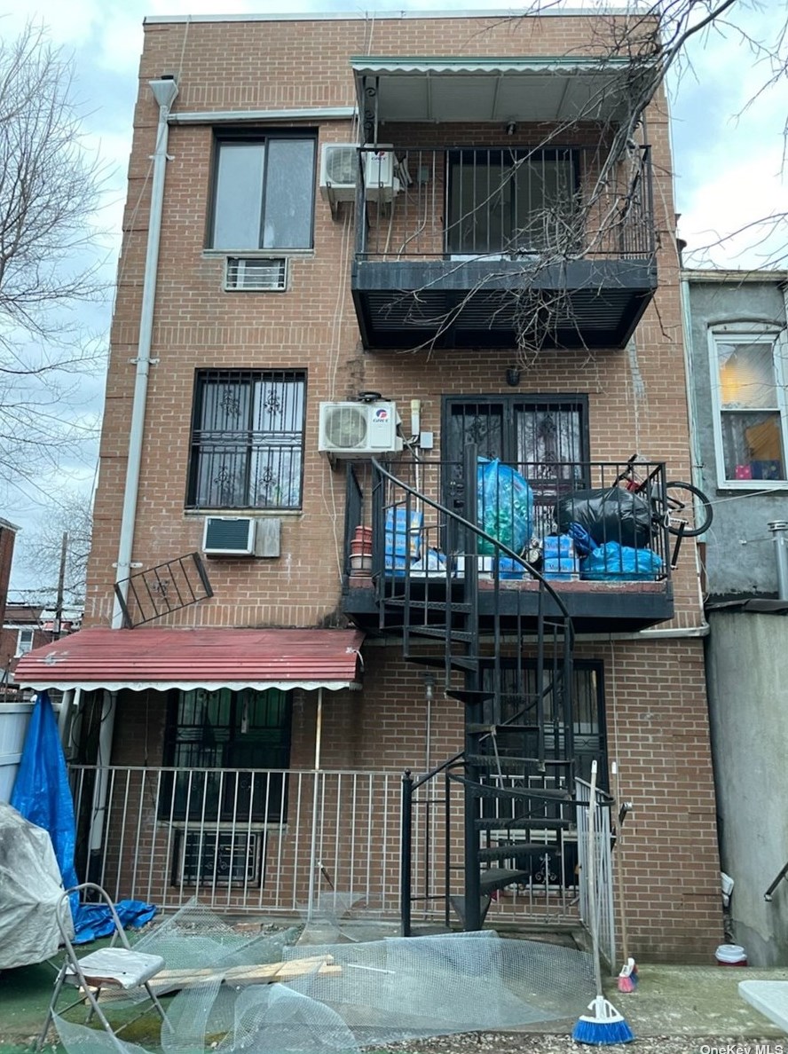 3410 111th St, Flushing, NY 11368-1343