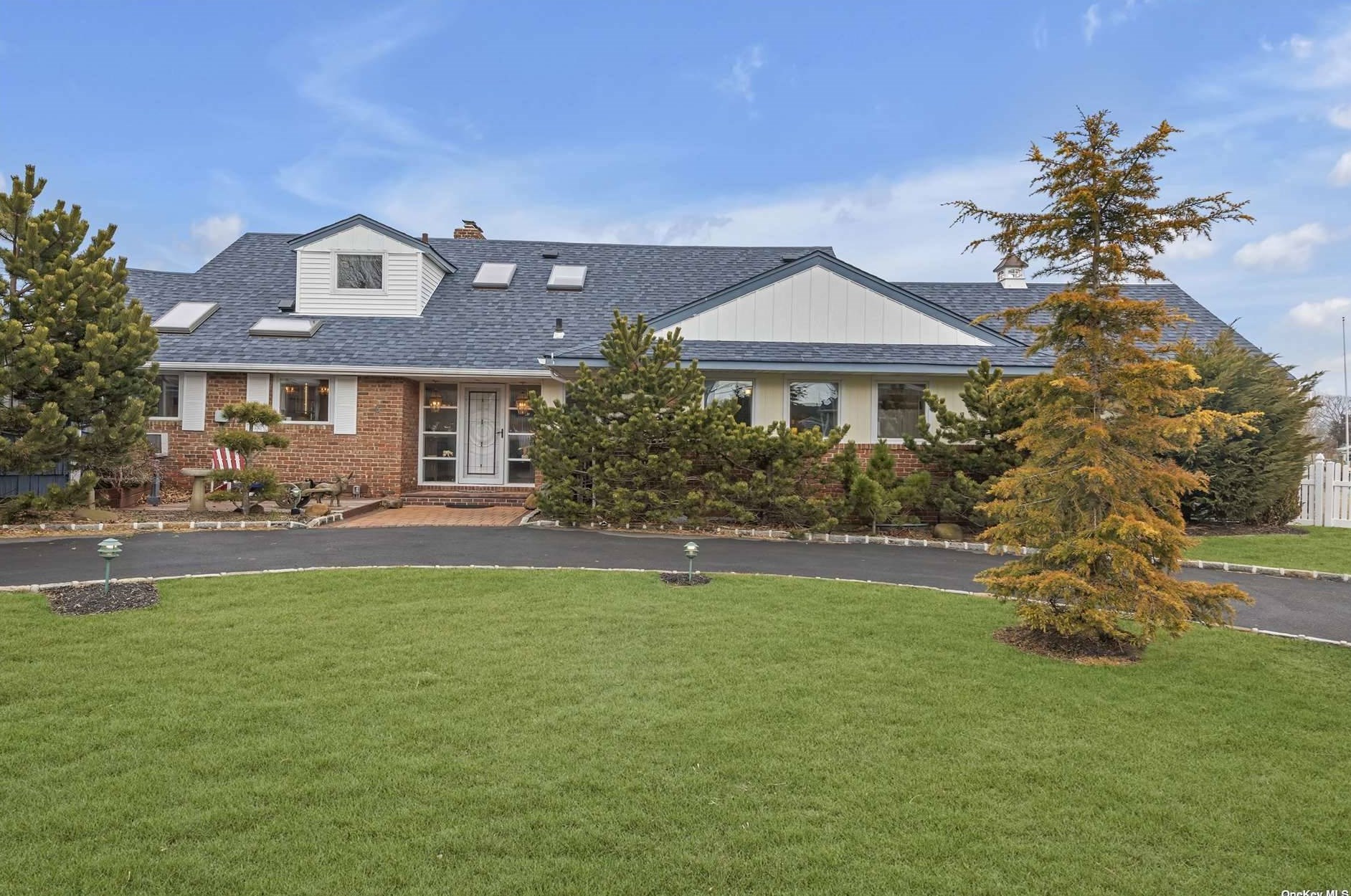 13 Iroquois Pl, East Massapequa, NY 11758-7623