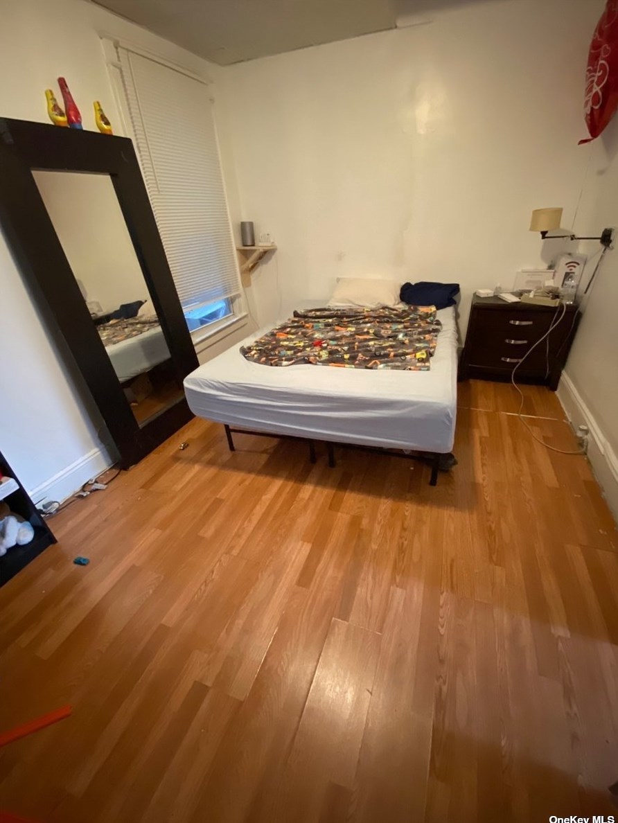 71-24 67th St, Flushing, NY 11385-3776