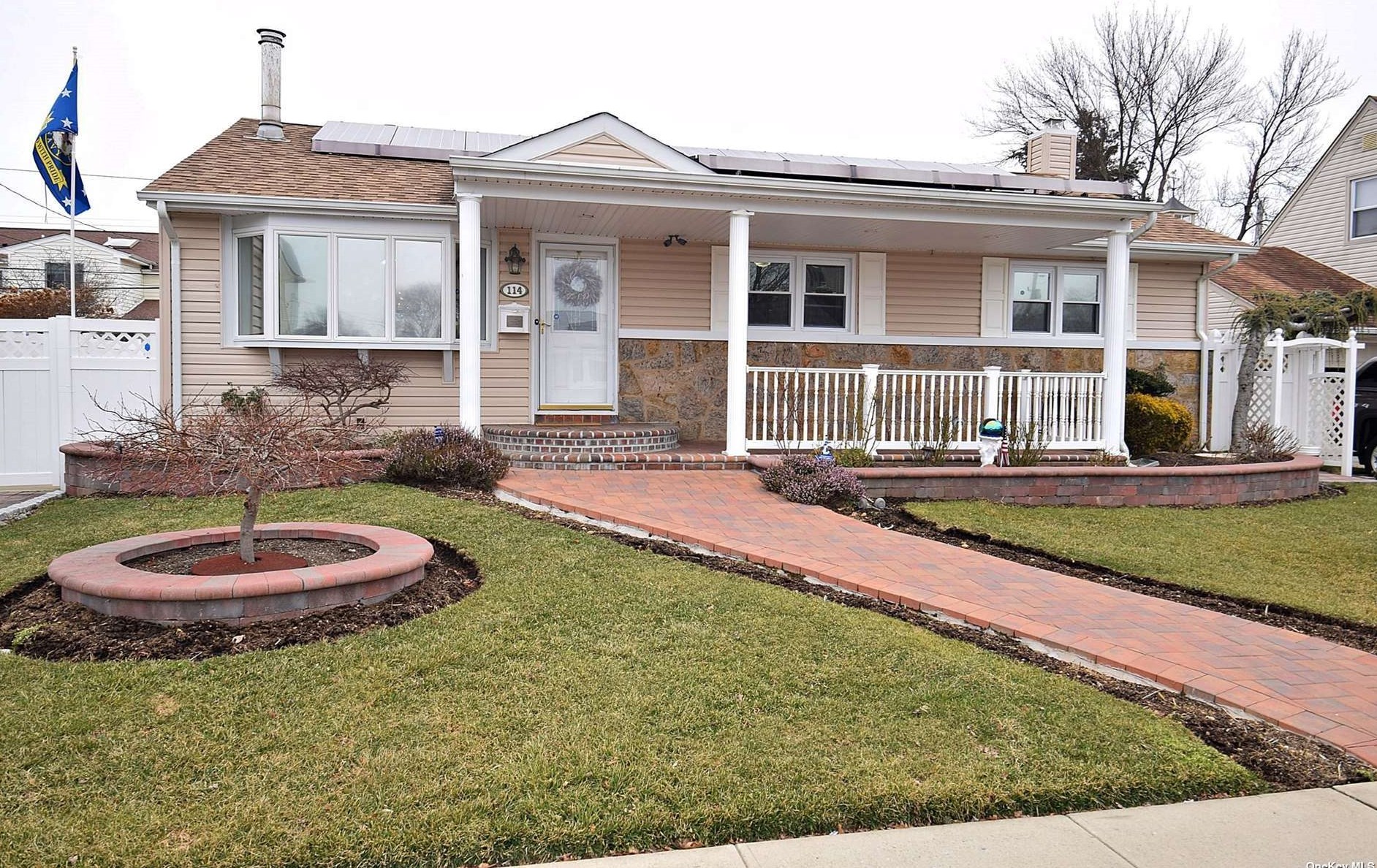 114 Morris Dr, Hempstead, NY 11554-1319
