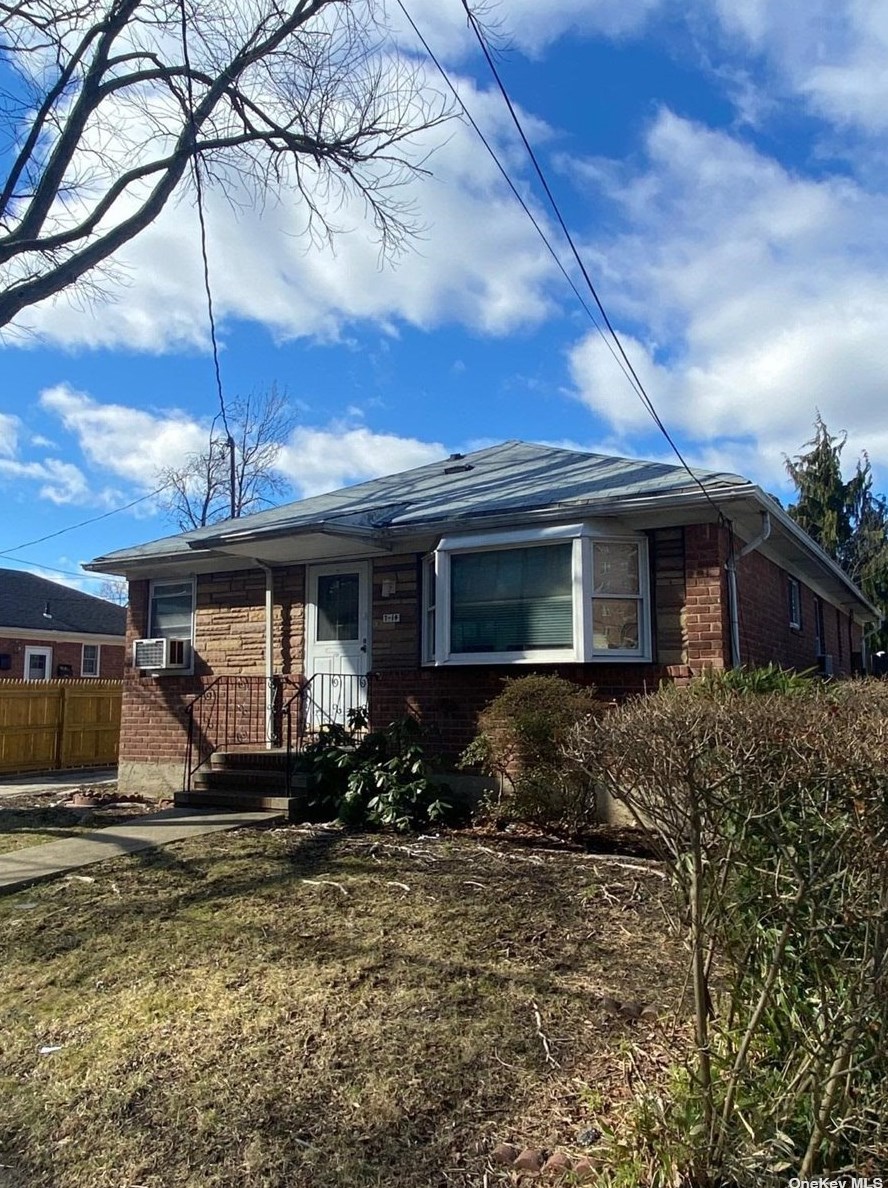 7-14 162nd St, Flushing, NY 11357-2042