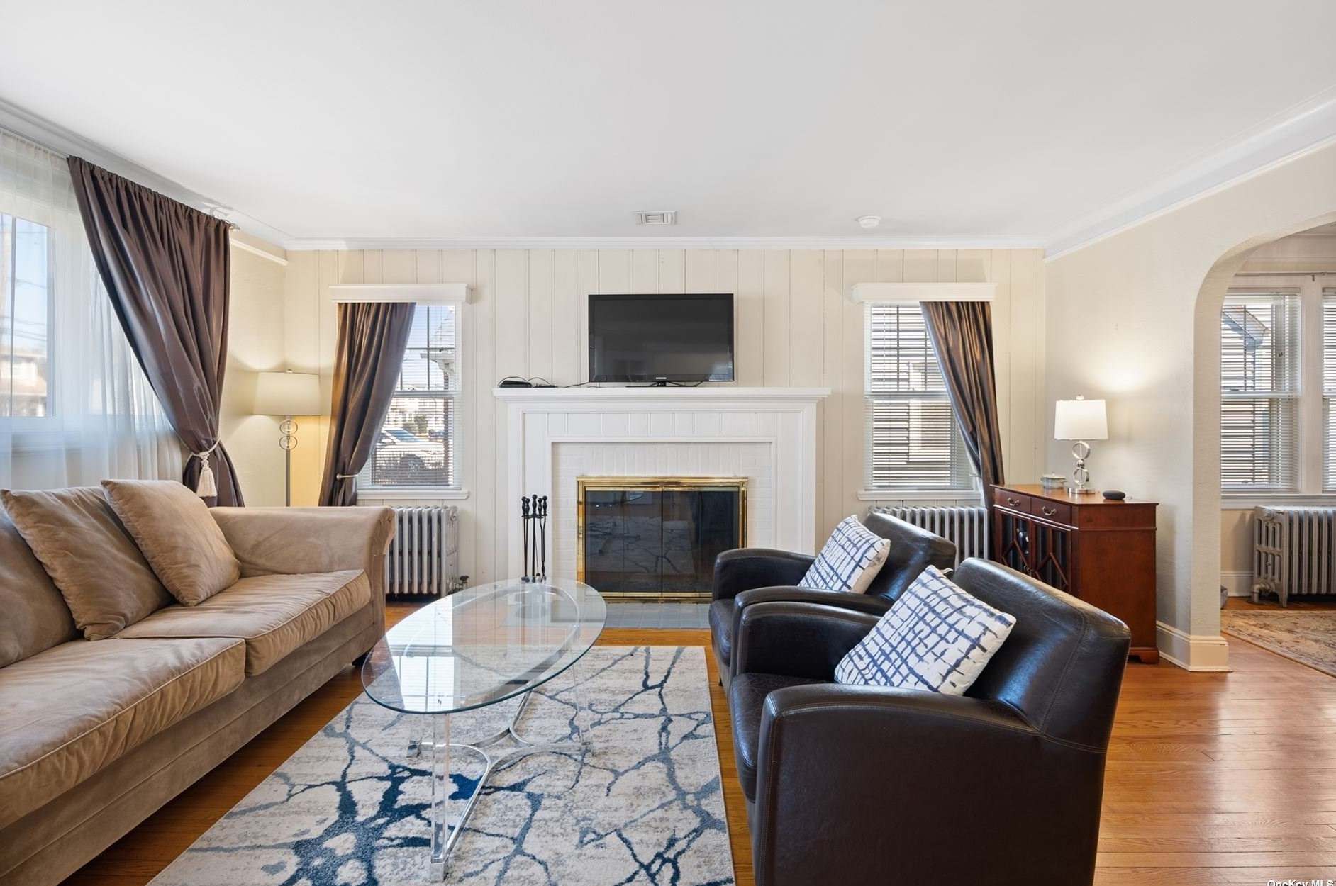 64 Macgregor Ave, East Hills, NY 11577-1909