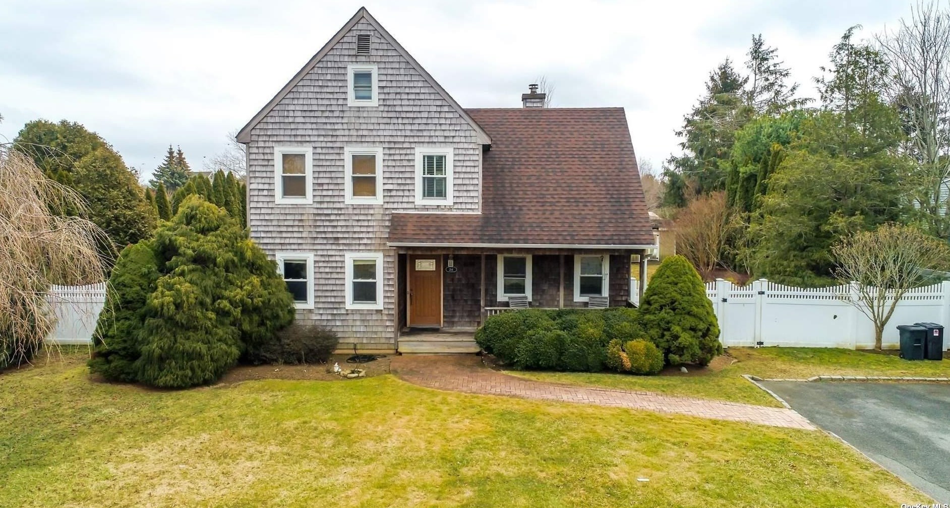 264 Arrowhead Ave, Northampton, NY 11901-6623