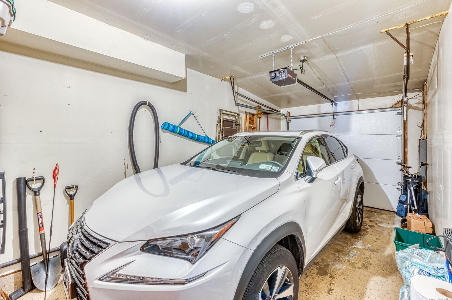 147 Hidden Ponds Cir, Smithtown NY  11787-5234 exterior