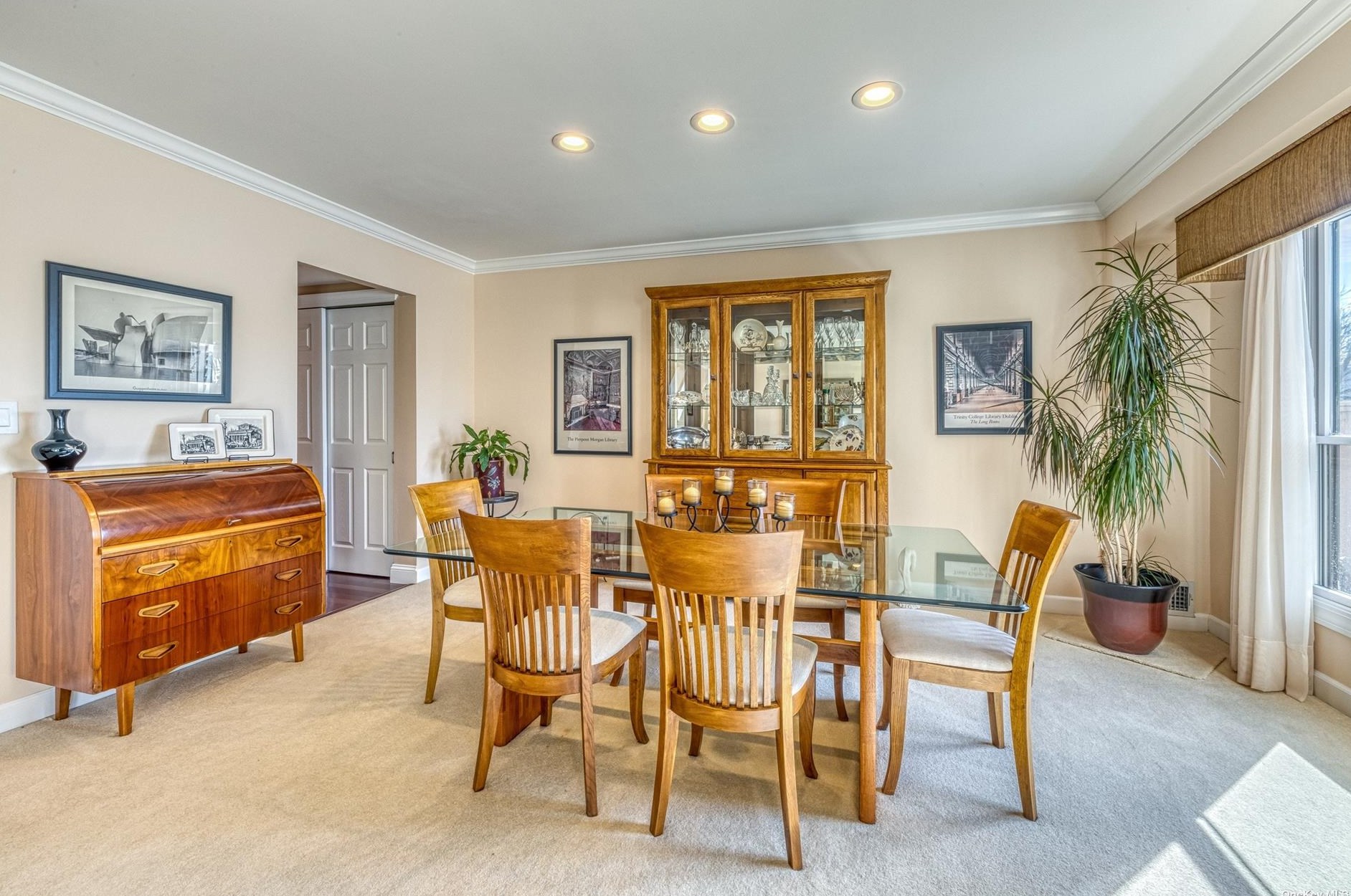 147 Hidden Ponds Cir, Smithtown, NY 11787-5234