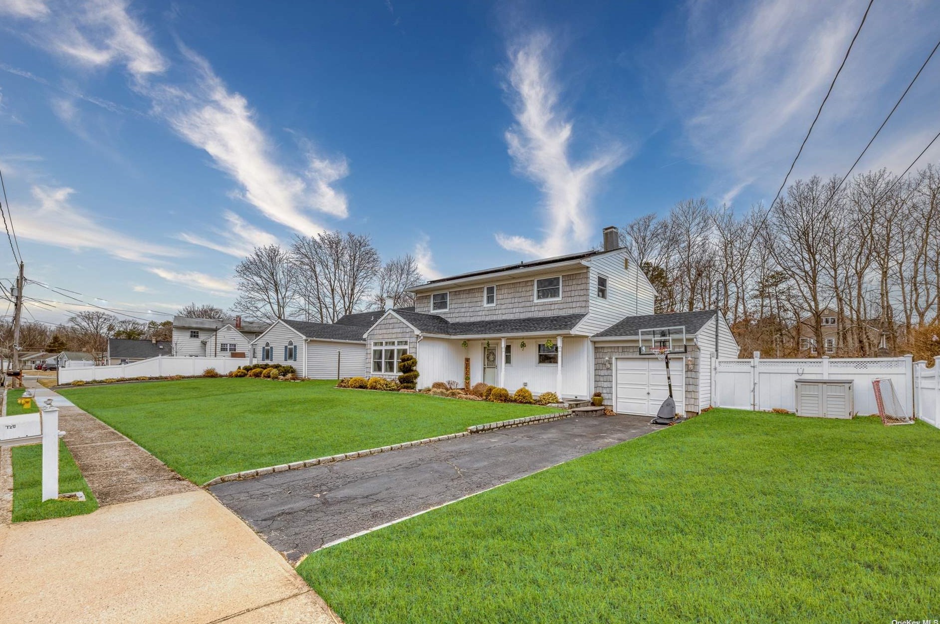 120 Stuyvesant Dr, Prt Jefferson Station, NY 11776-4226