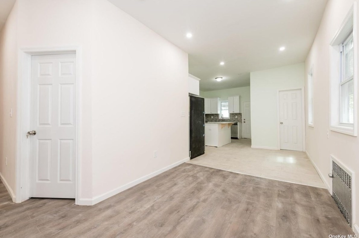 225 Warwick St, Brooklyn, NY 11207-2713