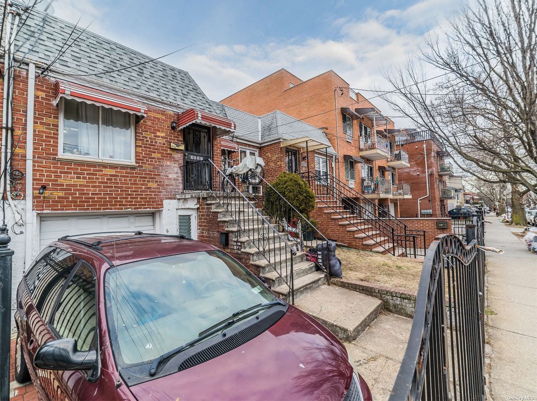 50-21 102nd St, Flushing, NY 11368-1323