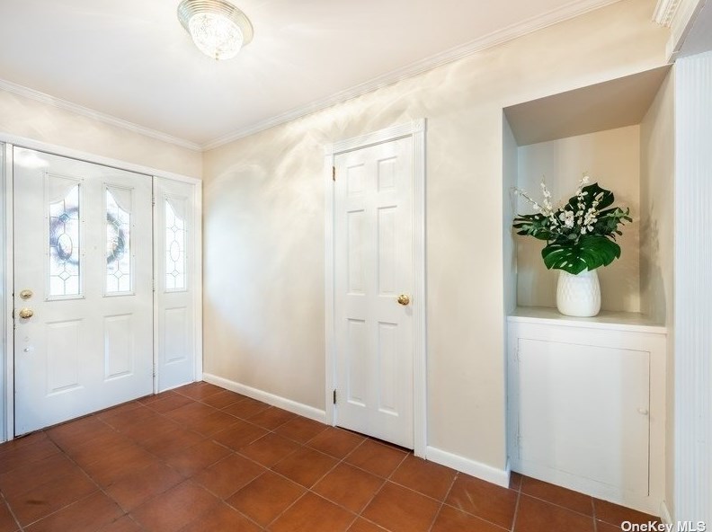 104 Luquer Rd, Port Washington, NY 11050-4119