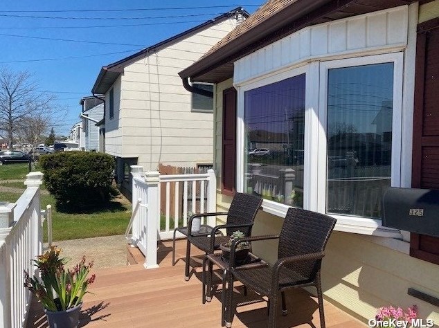 325 East Dr, Copiague, NY 11726