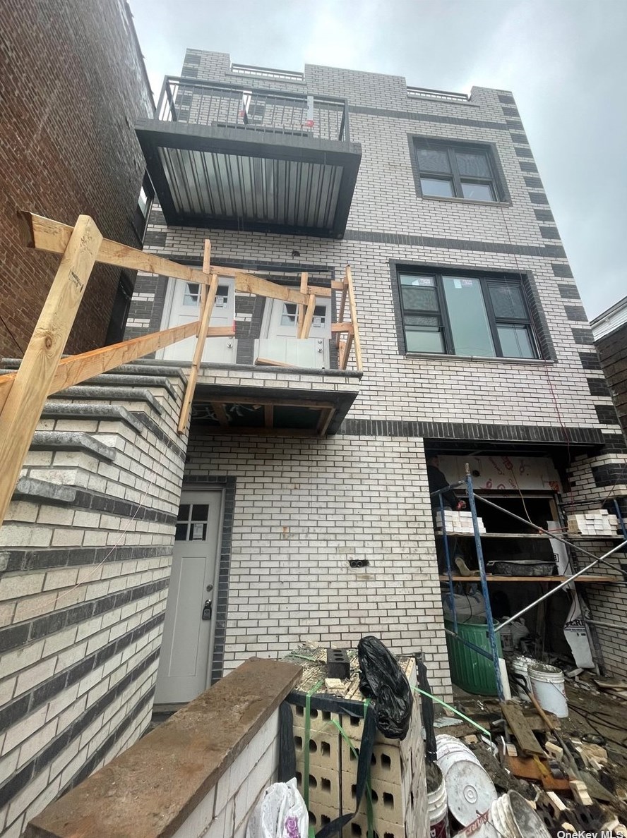 457 Lincoln Ave, Brooklyn, NY 11208-3066