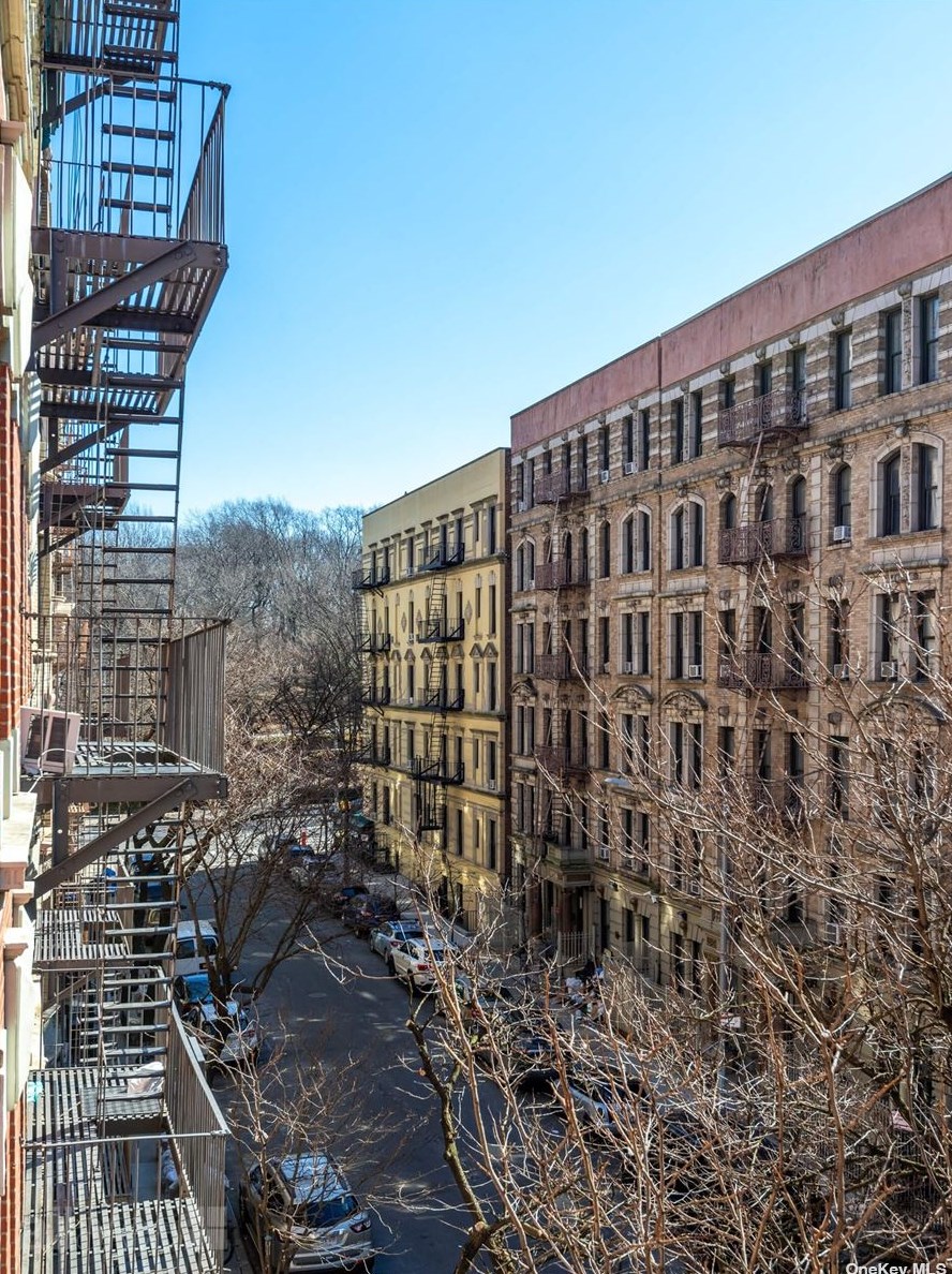 17 W 108th St #101, New York, NY 10025