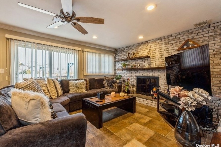 3200 Denton Dr, North Merrick NY 11566-5100 exterior