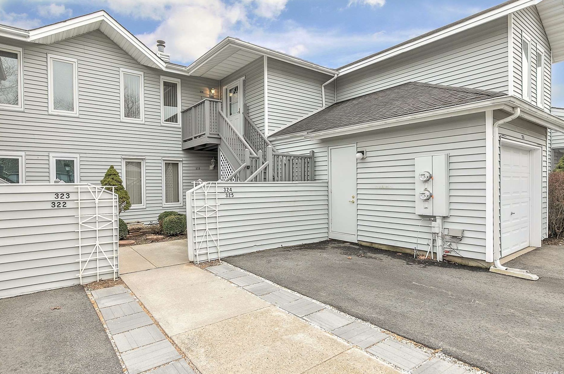 324 Elton Ct, Head Of The Harbor, NY 11780-3369