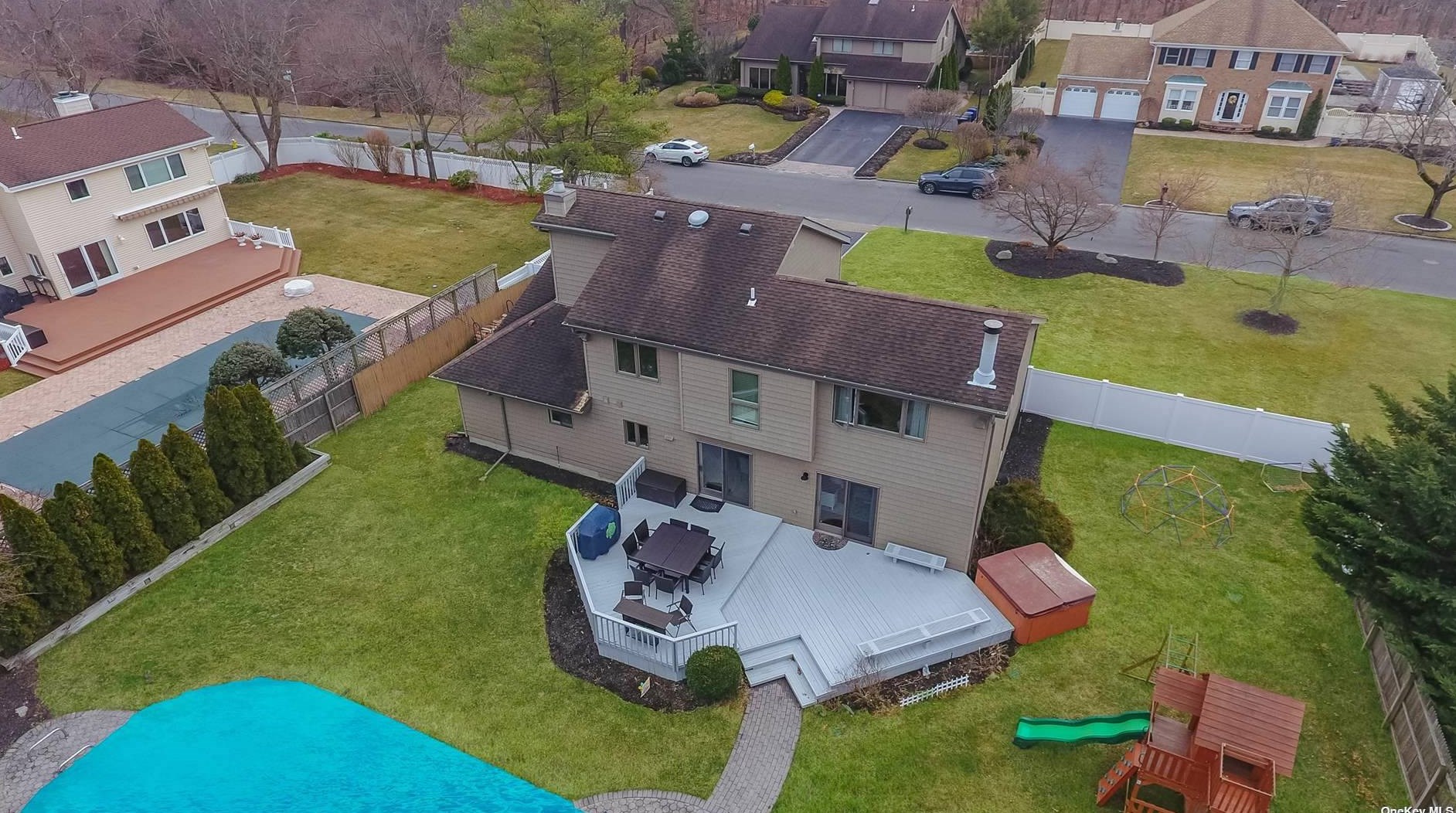 34 Fleetwood Rd, Commack NY 11725-1755 exterior