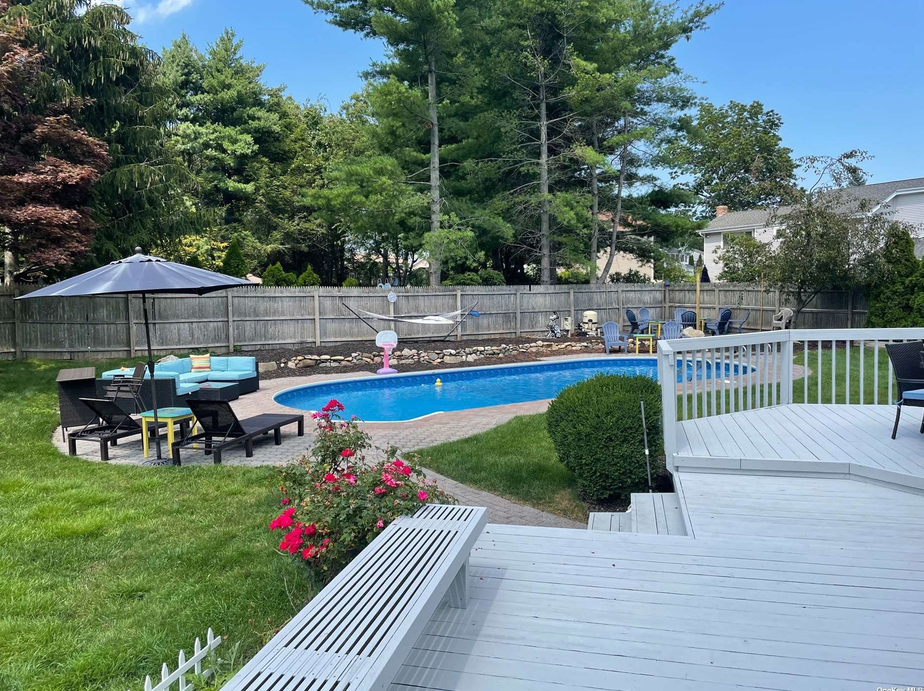 34 Fleetwood Rd, Commack NY 11725-1755 exterior