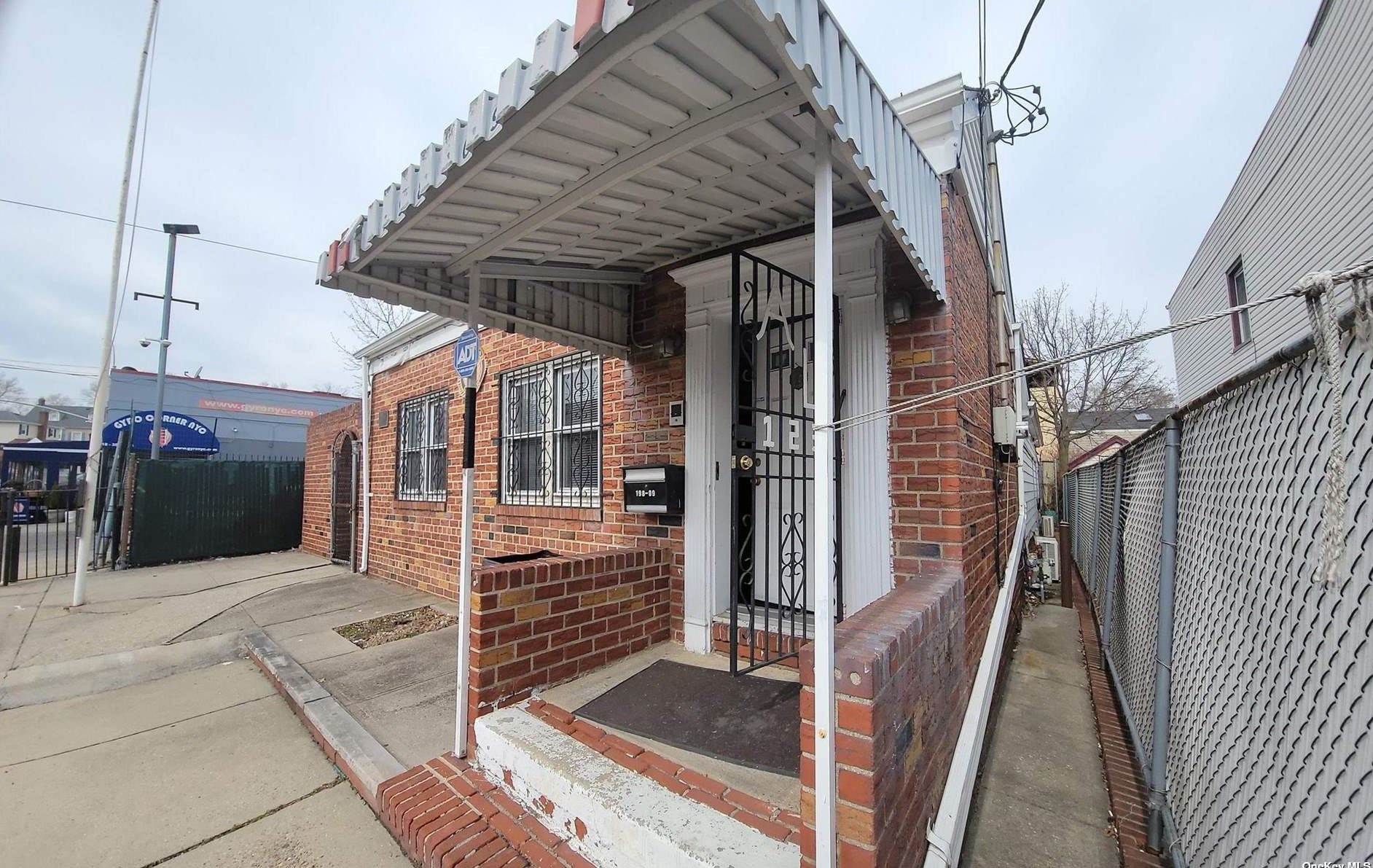 198-09 33rd Ave, Flushing, NY 11358-2734